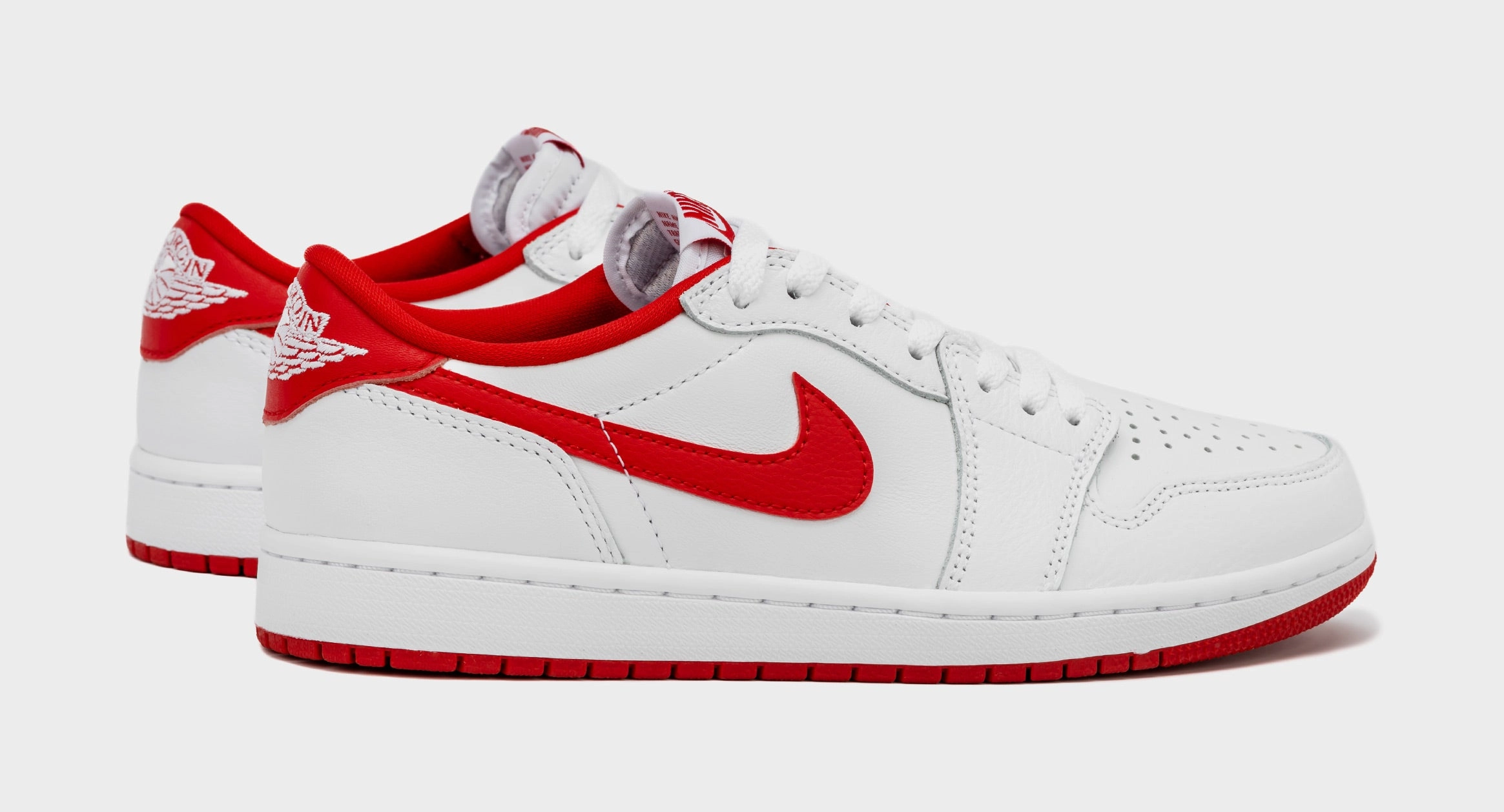 Air Jordan 1 Retro Low OG University Red Mens Lifestyle Shoes (White/Red) Air Jordan 1 original design shoes