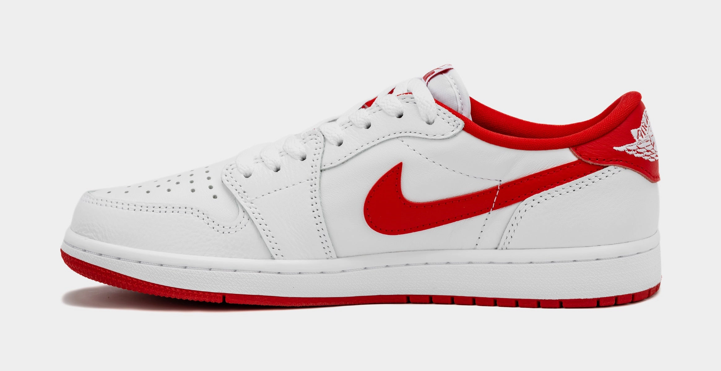 Air Jordan 1 Retro Low OG University Red Mens Lifestyle Shoes (White/Red) Air Jordan 1 original design shoes