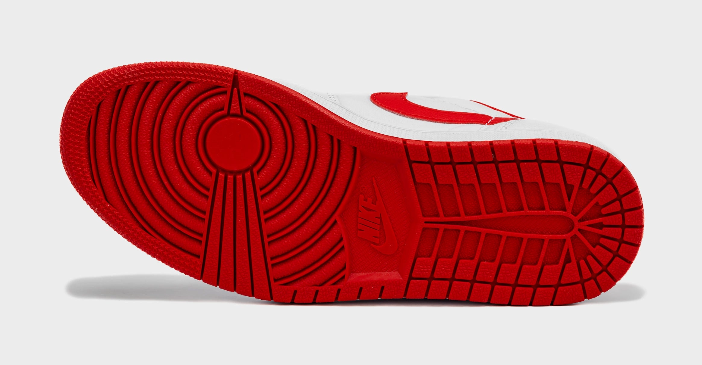 Air Jordan 1 Retro Low OG University Red Mens Lifestyle Shoes (White/Red) Air Jordan 1 original design shoes