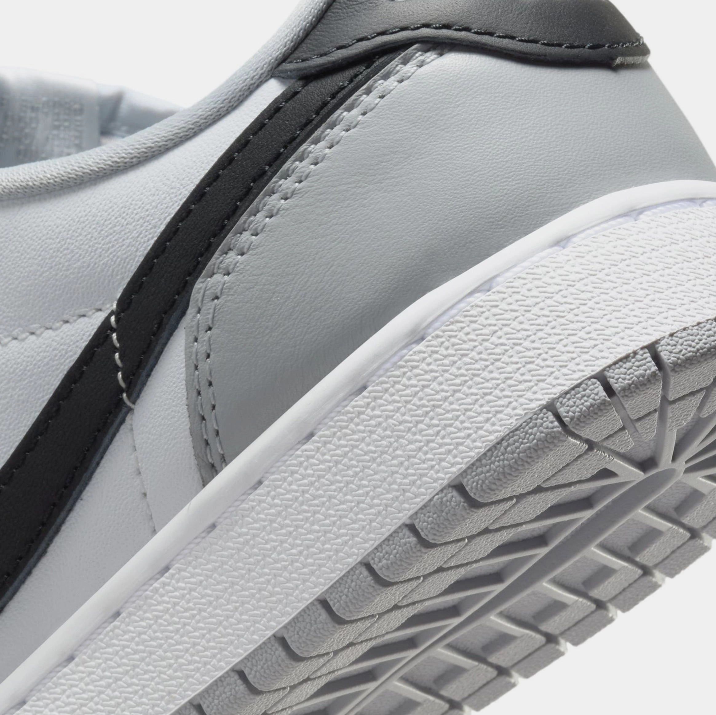 Air Jordan 1 Retro Low OG Wolf Grey Grade School Lifestyle Shoes (White/Black/Wolf Grey) Air Jordan 1 original design shoes