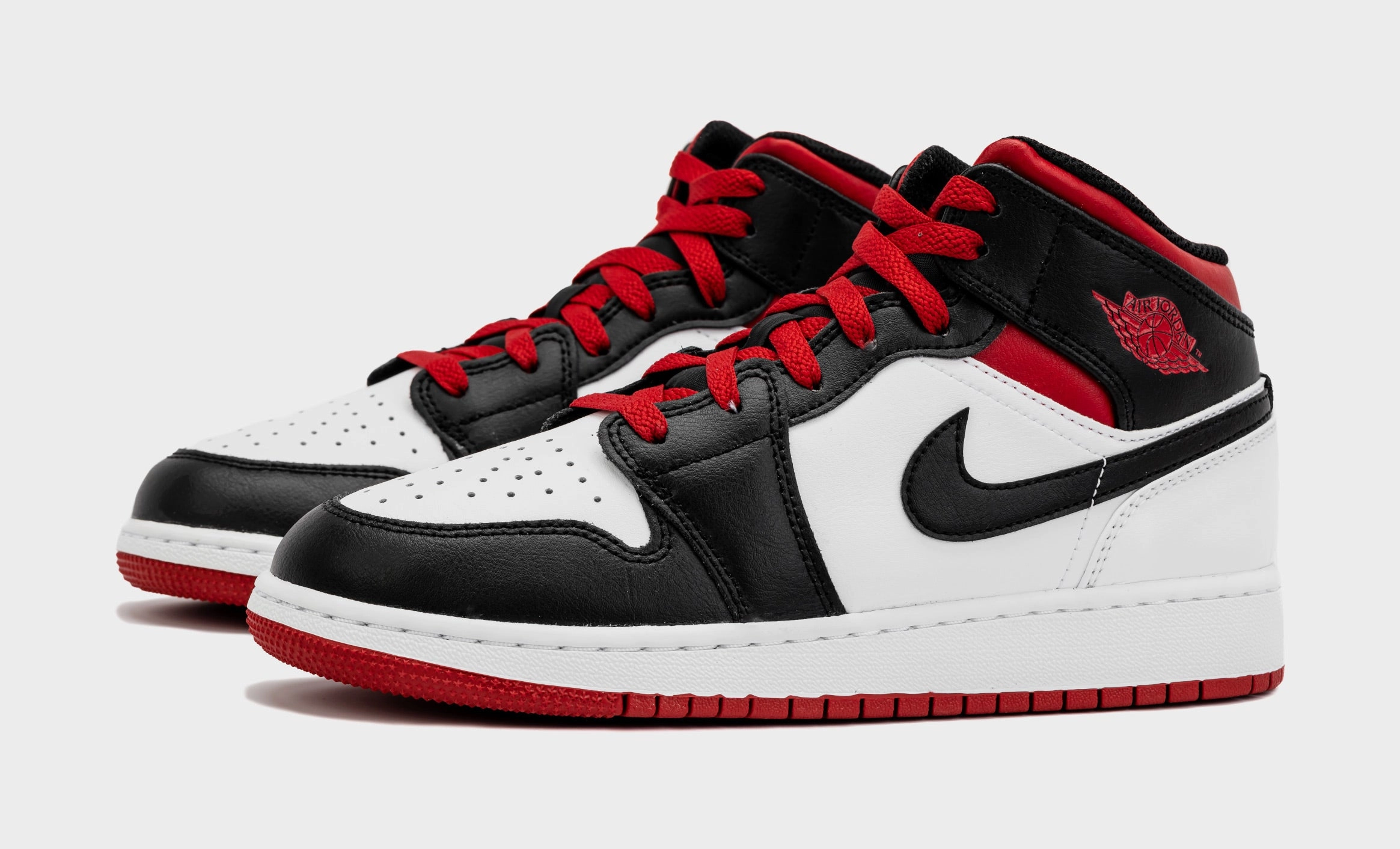 Air Jordan 1 Retro Mid Gym Red Grade School Lifestyle Shoes (Black/Red) Air Jordan 1 original design shoes