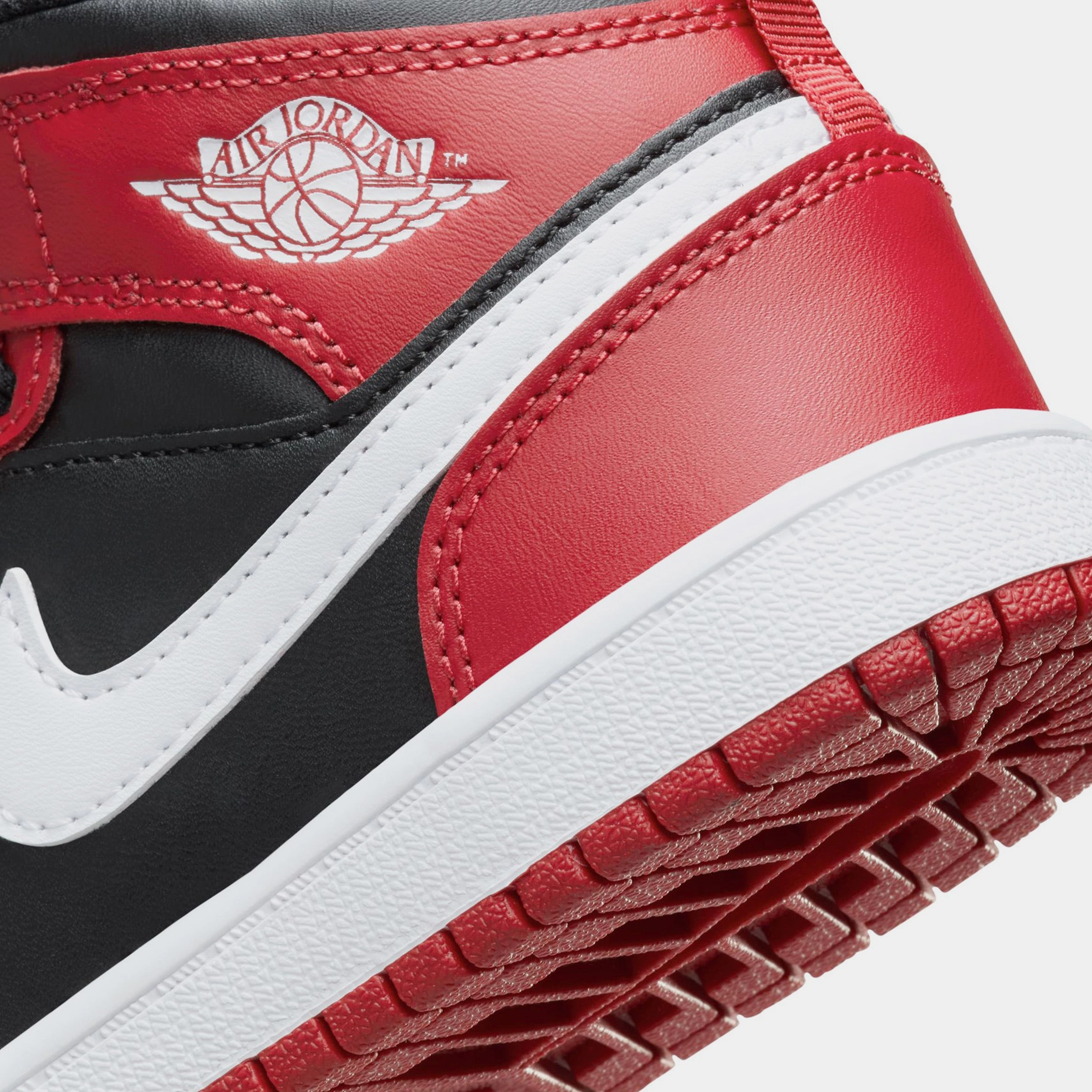 Air Jordan 1 Retro Mid Gym Red Preschool Lifestyle Shoes (Black/Gym Red/White) Air Jordan 1 original design shoes