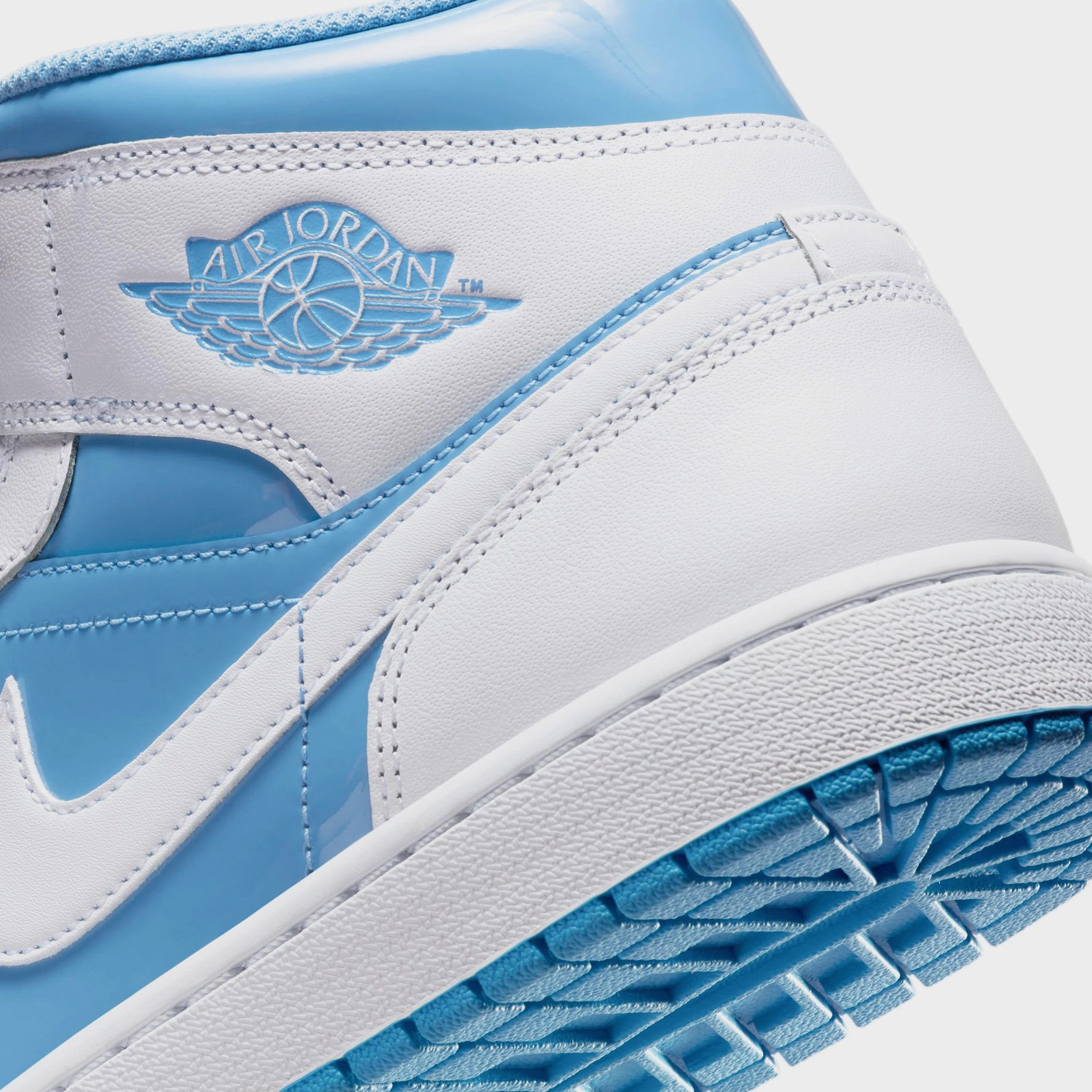Air Jordan 1 Retro Mid Legend Blue Mens Lifestyle Shoes (White/Legend Blue) Air Jordan 1 original design shoes