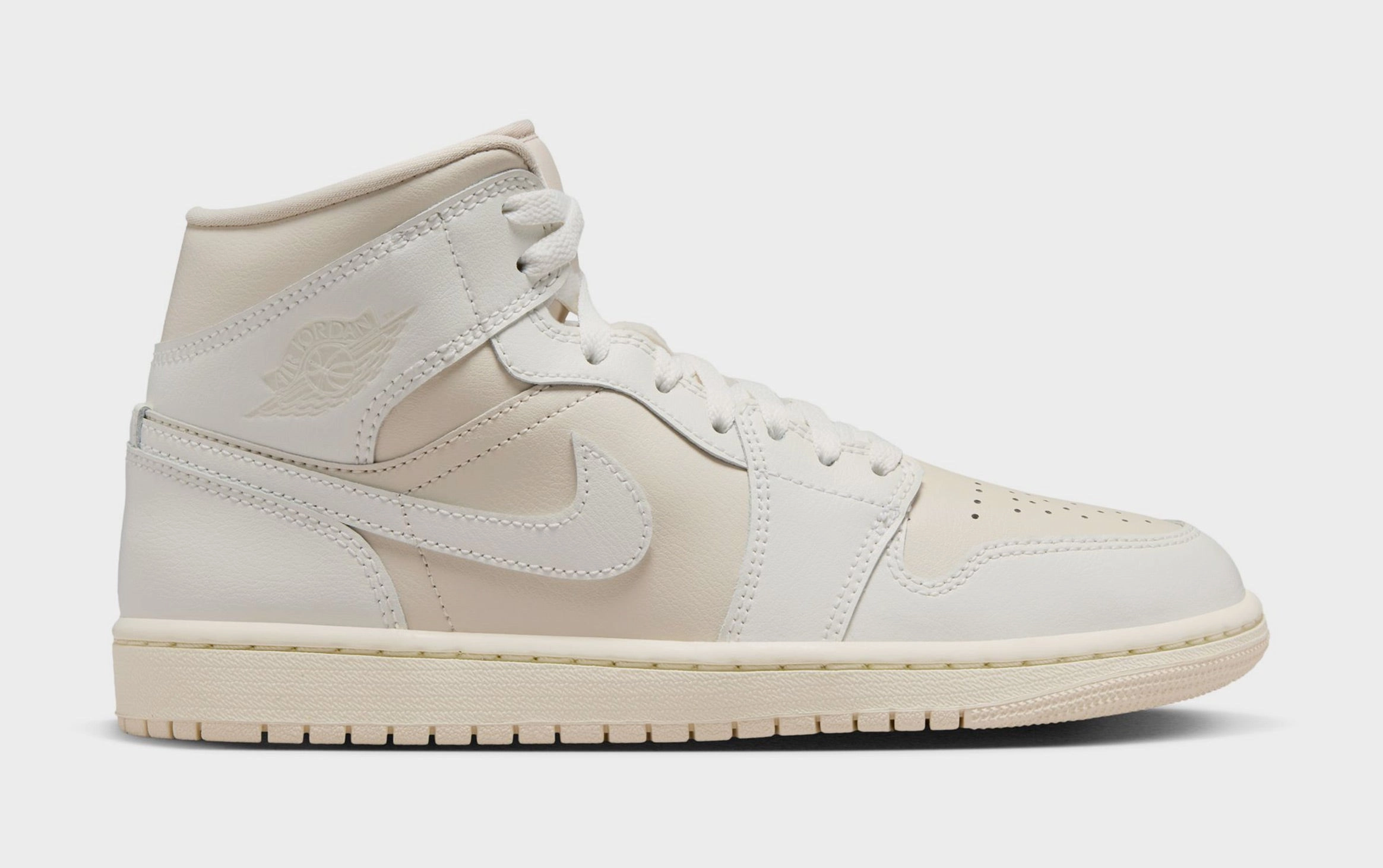 Air Jordan 1 Retro Mid Sail Womens Lifestyle Shoes (Legend Light Brown/Sail/Muslin) Air Jordan 1 classic shoes for streetwear looks