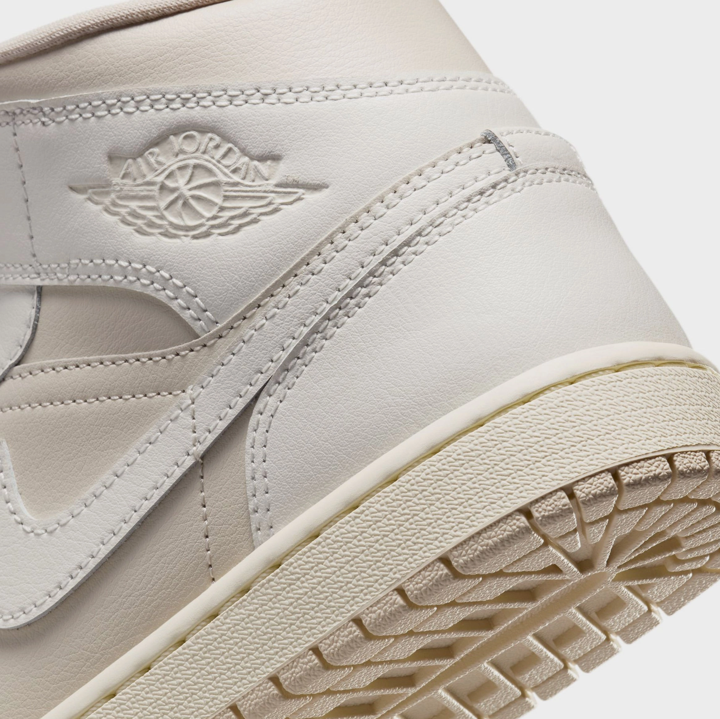 Air Jordan 1 Retro Mid Sail Womens Lifestyle Shoes (Legend Light Brown/Sail/Muslin) Air Jordan 1 original design shoes