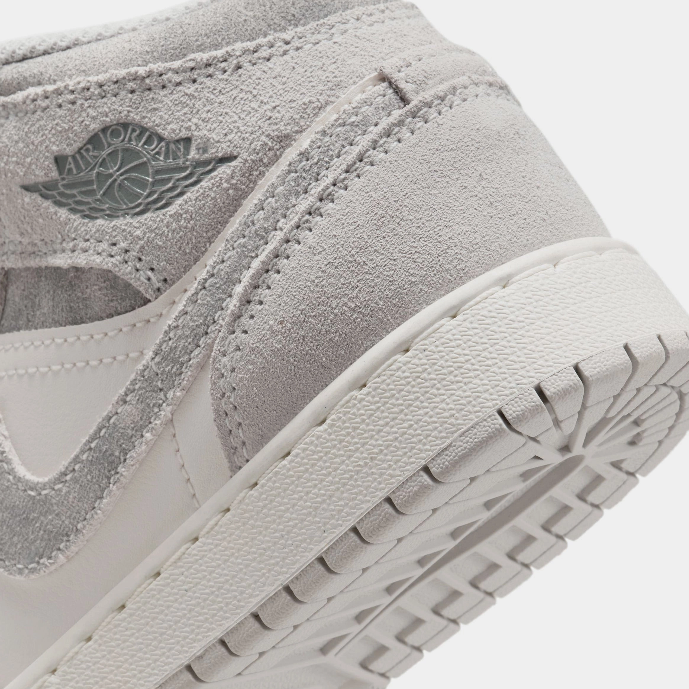 Air Jordan 1 Retro Mid SE Neutral Grey Grade School Lifestyle Shoes (Neutral Grey/Sail/Smoke Grey) Air Jordan 1 original design shoes