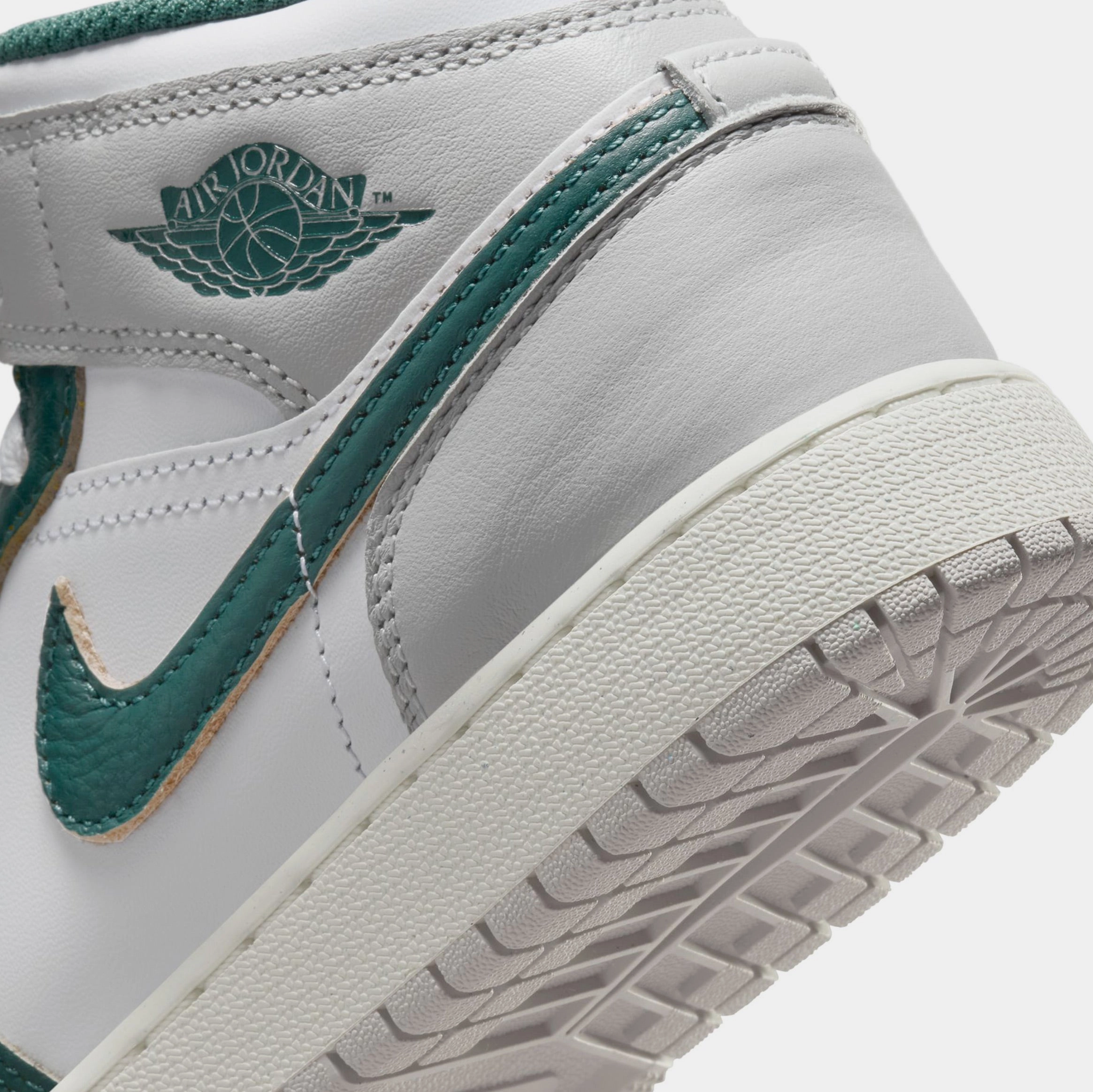 Air Jordan 1 Retro Mid SE Oxidized Green Grade School Lifestyle Shoes (White/Oxidized Green/Sail/Neutral Grey) Air Jordan 1 original design shoes