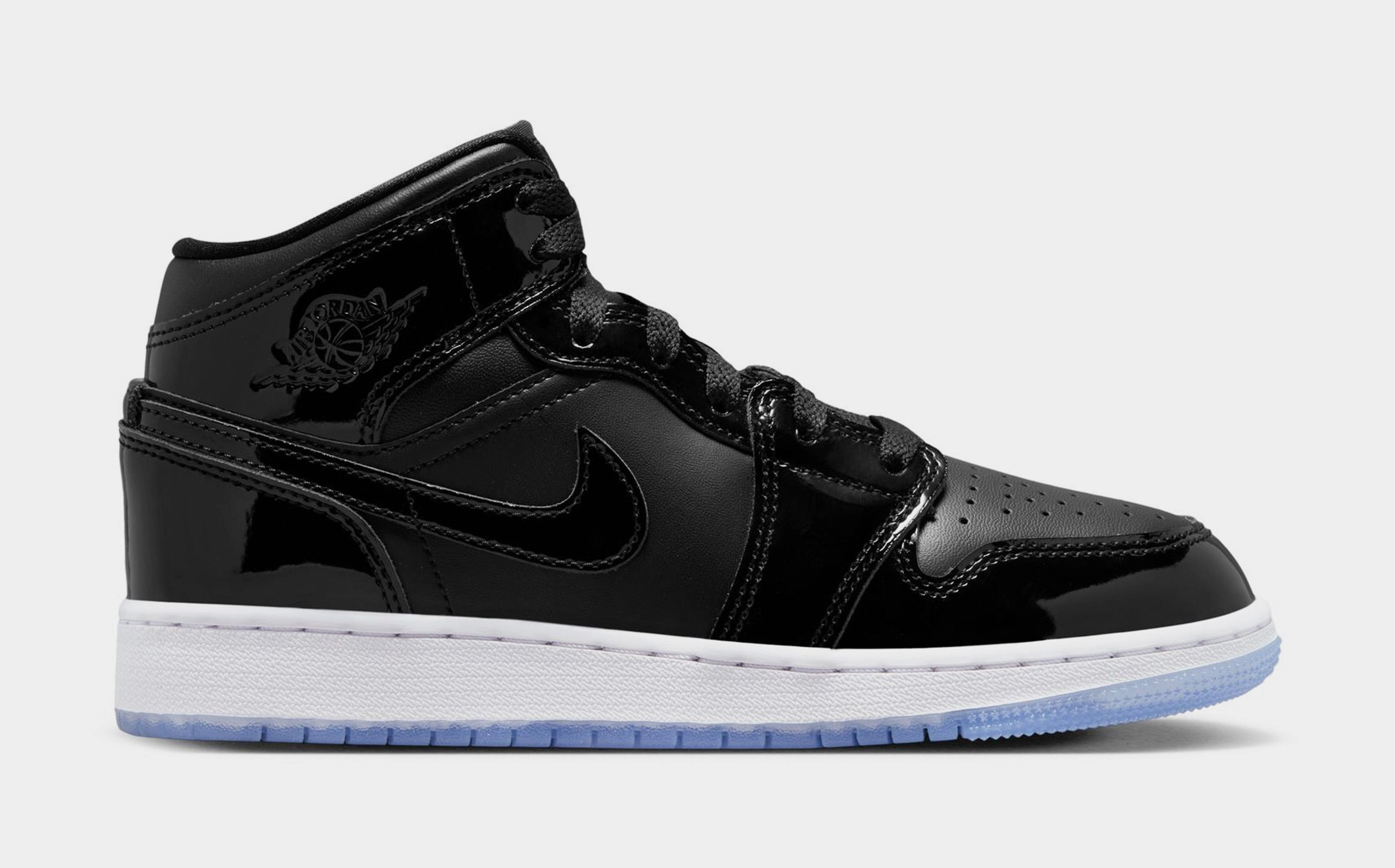 Air Jordan 1 Retro Mid Space Jam Grade School Lifestyle Shoes (Black) Air Jordan 1 classic shoes for streetwear looks
