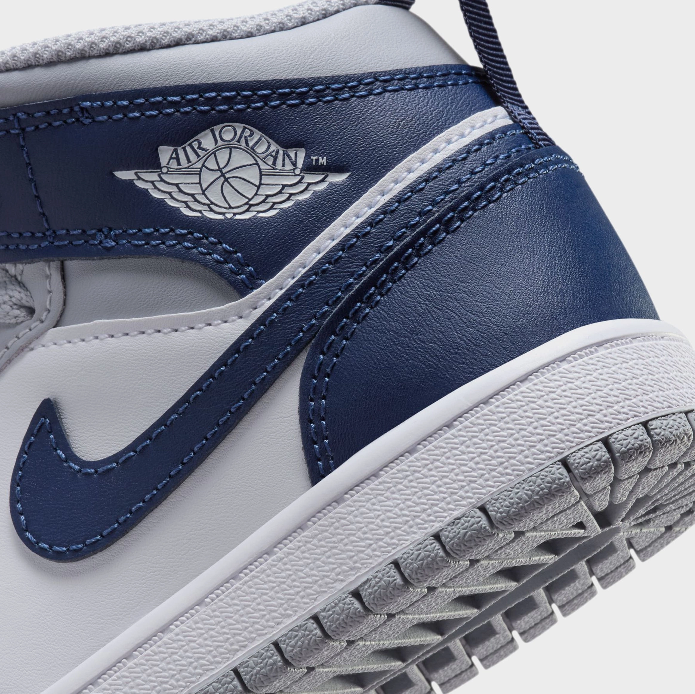 Air Jordan 1 Retro Mid Wolf Grey Midnight Navy Preschool Basketball Shoes (White/Wolf Grey/Midnight Navy) Air Jordan 1 original design shoes