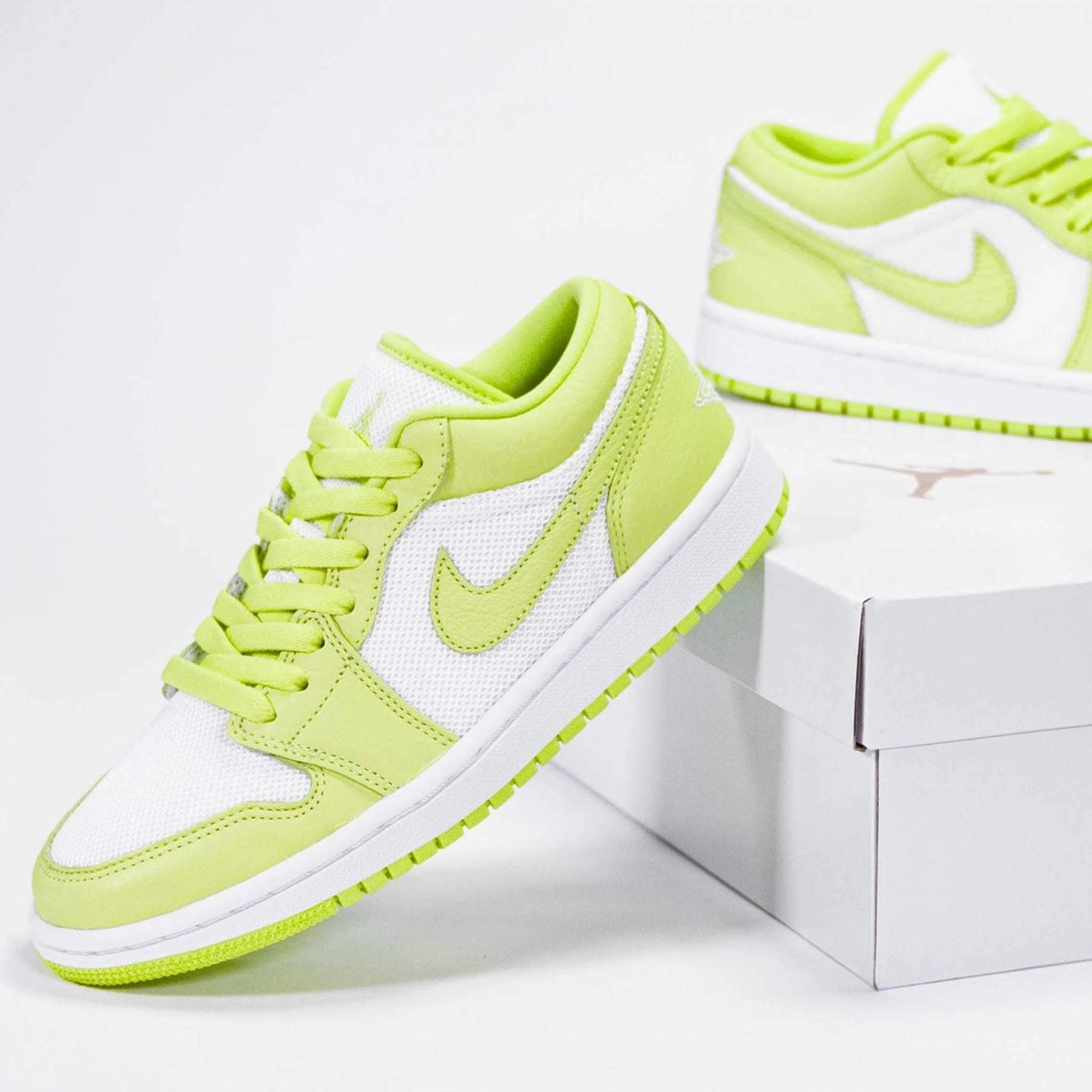 Air Jordan 1 Wmns Low 'Limelight' Air Jordan 1 vintage style sneakers