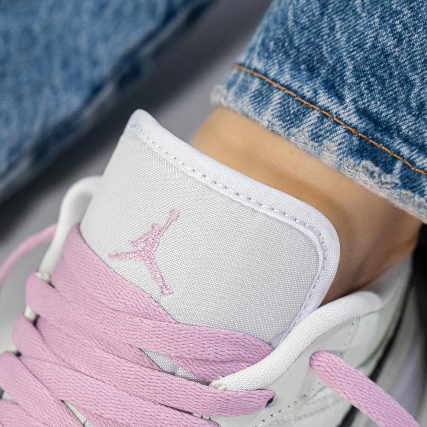Air Jordan 1 Wmns Low SE 'Barely Green' Air Jordan 1 vintage style sneakers