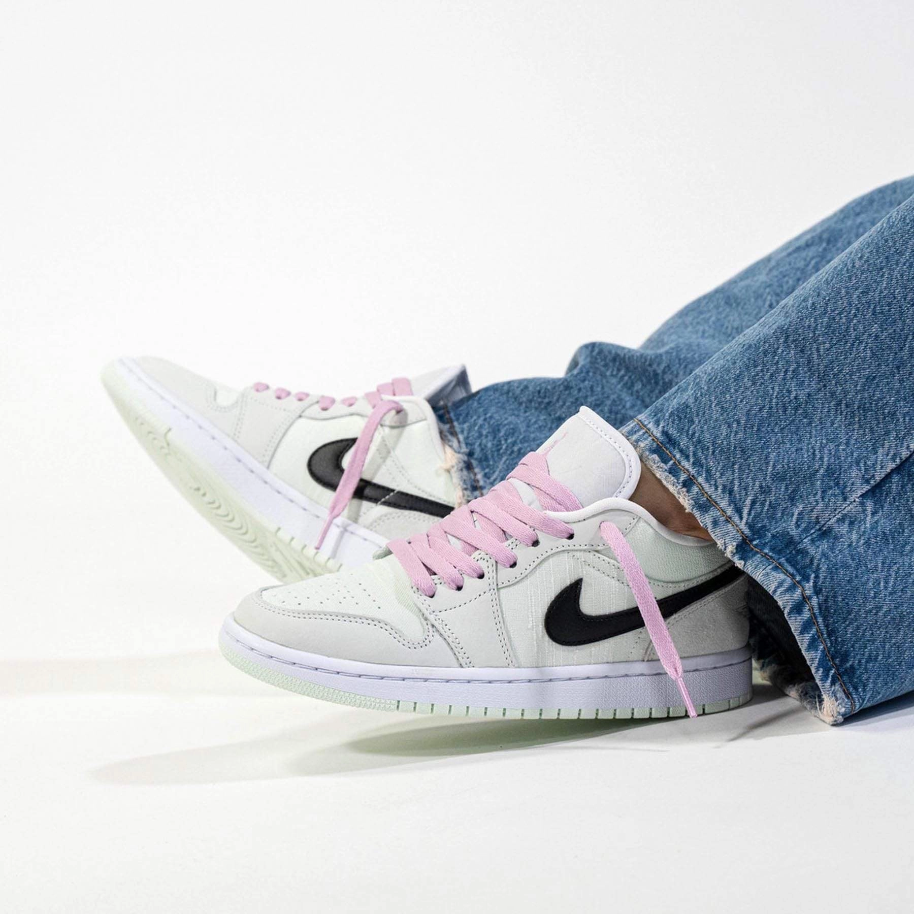 Air Jordan 1 Wmns Low SE 'Barely Green' Air Jordan 1 vintage style sneakers