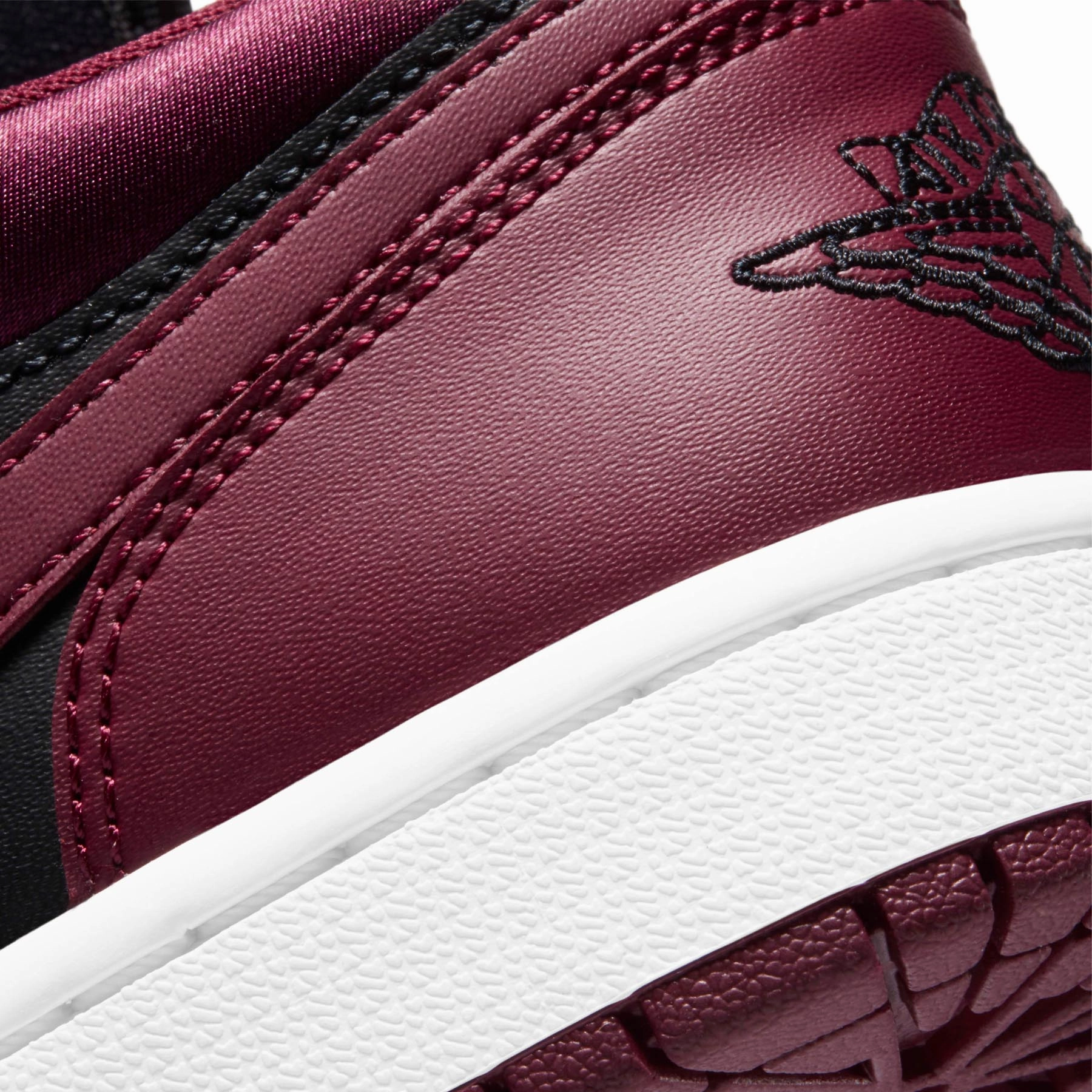 Air Jordan 1 Wmns Low SE 'Dark Beetroot' Air Jordan 1 Low lifestyle shoes