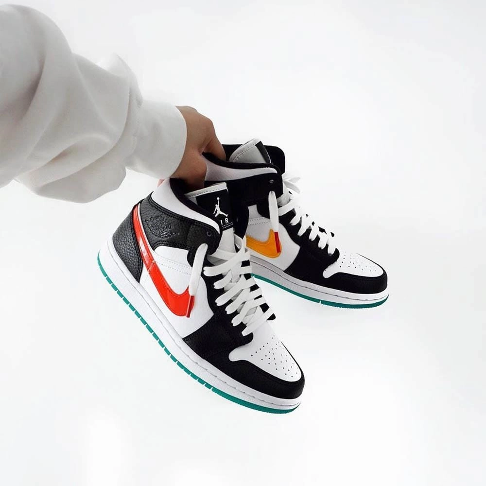 Air Jordan 1 Wmns Mid 'Alternate Swoosh' Air Jordan 1 vintage style sneakers