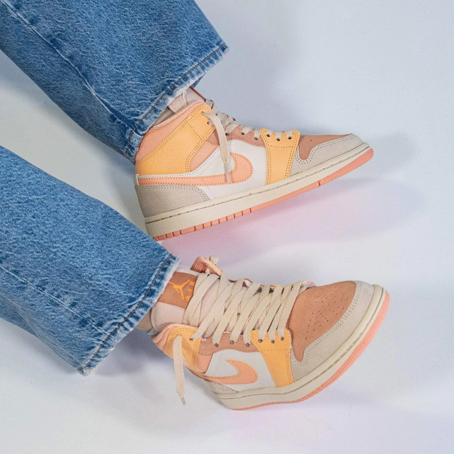 Air Jordan 1 Wmns Mid 'Apricot' Air Jordan 1 Mid streetwear shoes