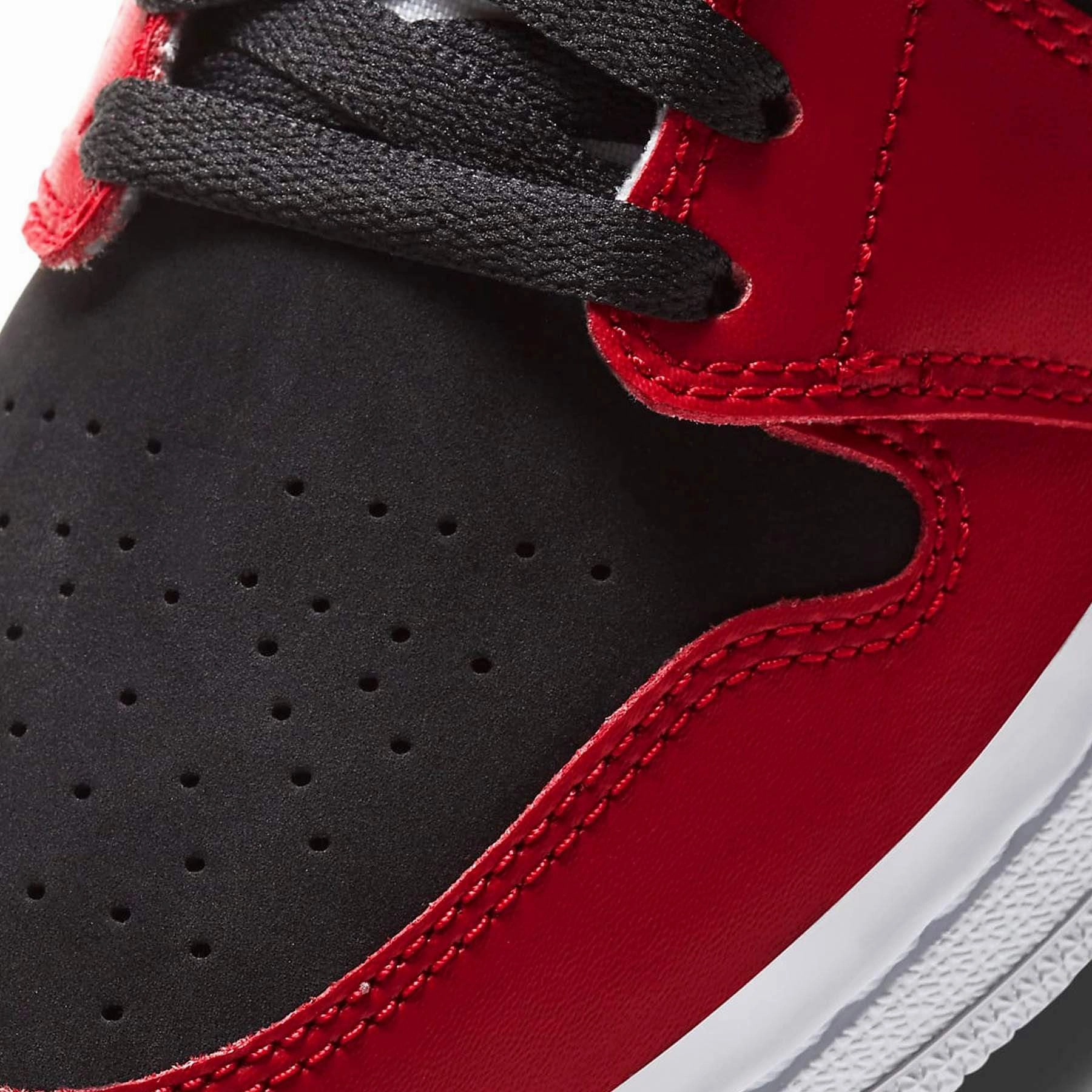 Air Jordan 1 Wmns Mid 'Gym Red Black' Air Jordan 1 vintage style sneakers