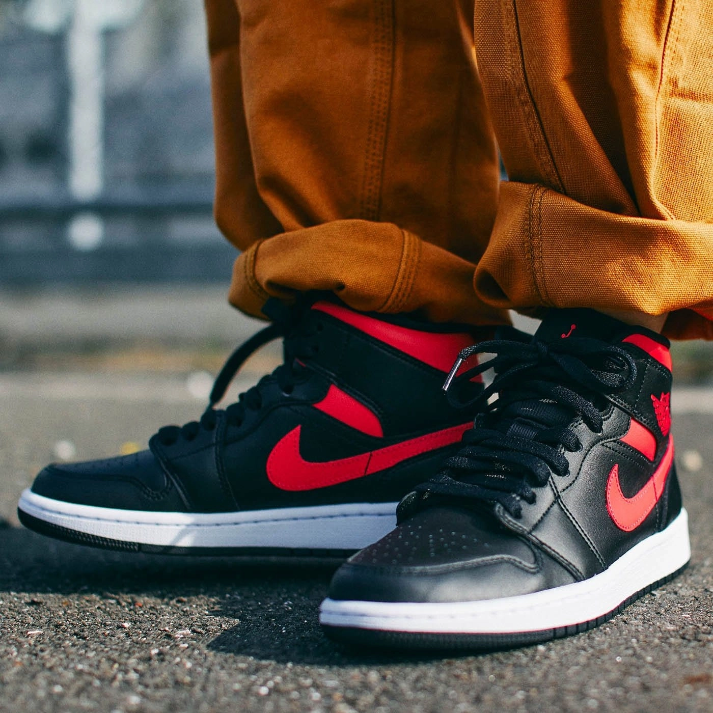 Air Jordan 1 Wmns Mid 'Siren Red' Air Jordan 1 Mid streetwear shoes