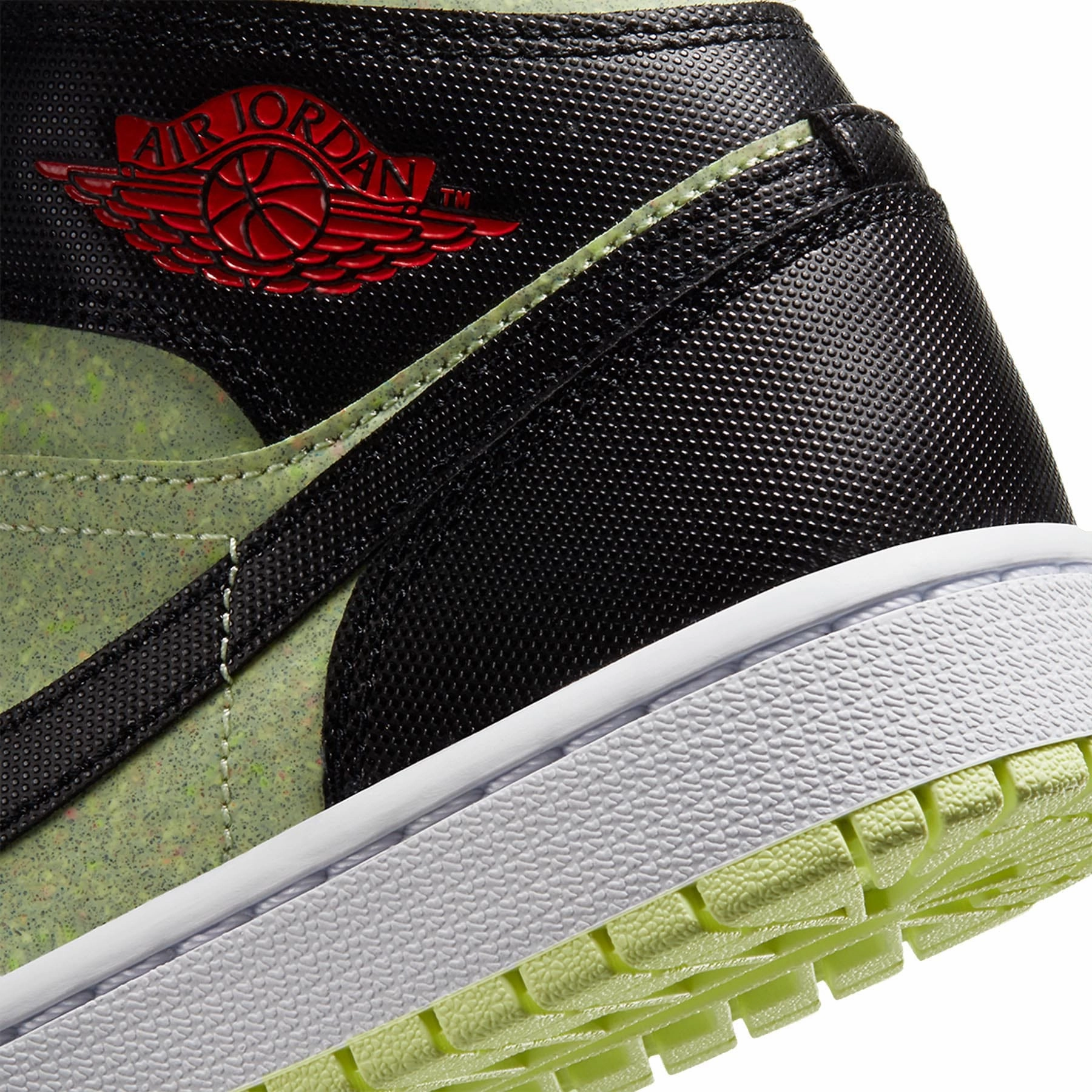 Air Jordan 1 Wmns Mid SE 'Black Barely Volt' Air Jordan 1 Mid streetwear shoes