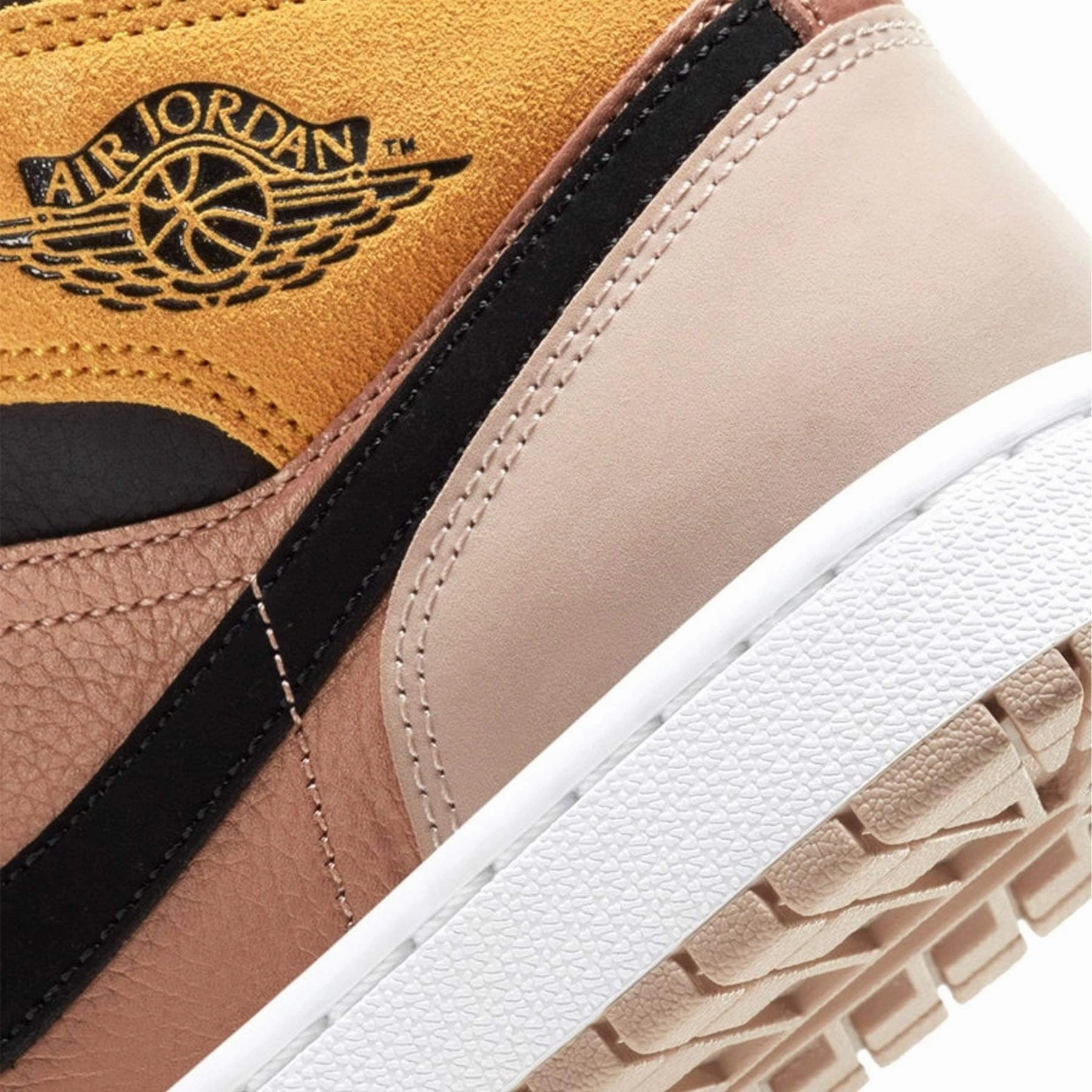 Air Jordan 1 Wmns Mid SE 'Particle Beige' Air Jordan 1 Mid streetwear shoes