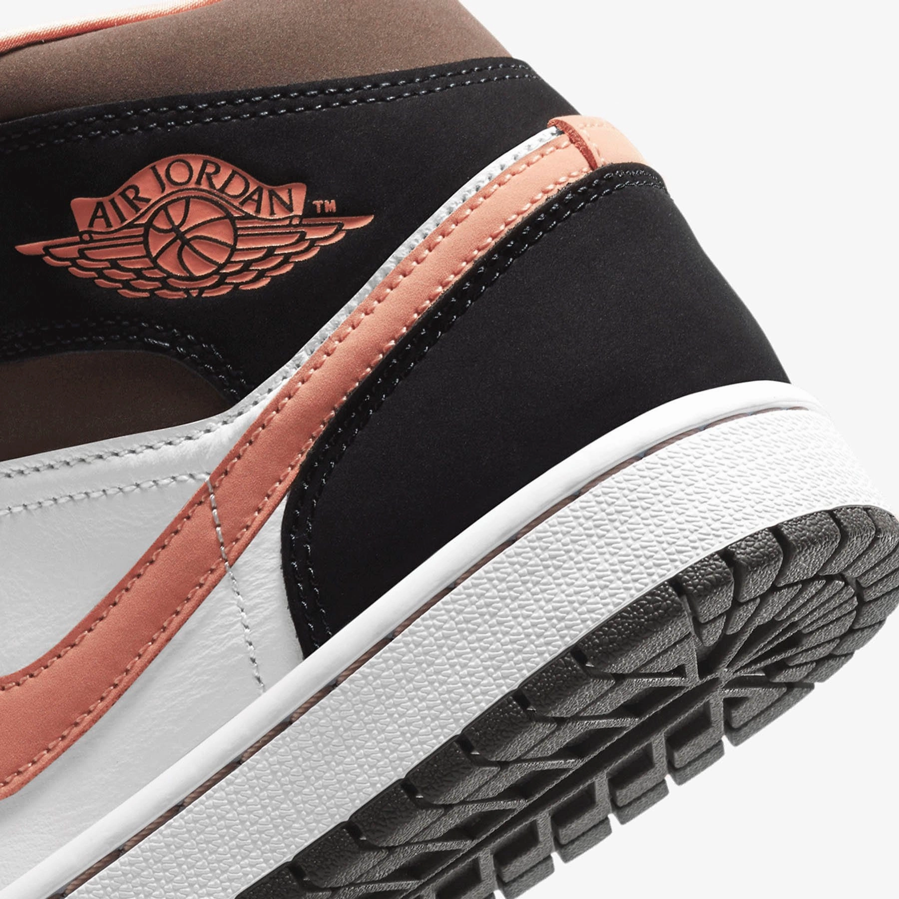 Air Jordan 1 Wmns Mid SE 'Peach Mocha' Air Jordan 1 vintage style sneakers