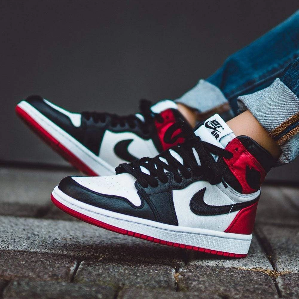 Air Jordan 1 Wmns Retro High 'Satin Black Toe' Air Jordan 1 High OG shoes
