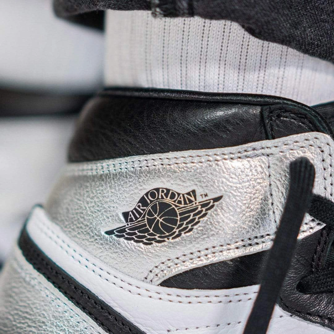 Air Jordan 1 Wmns Retro High OG 'Silver Toe' Air Jordan 1 High OG shoes