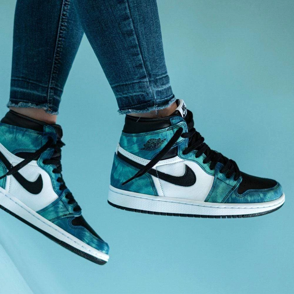 Air Jordan 1 Wmns Retro High OG 'Tie-Dye' Air Jordan 1 vintage style sneakers