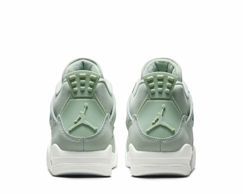 Air Jordan 4 Retro W "Abundance" Timeless hoop footwear