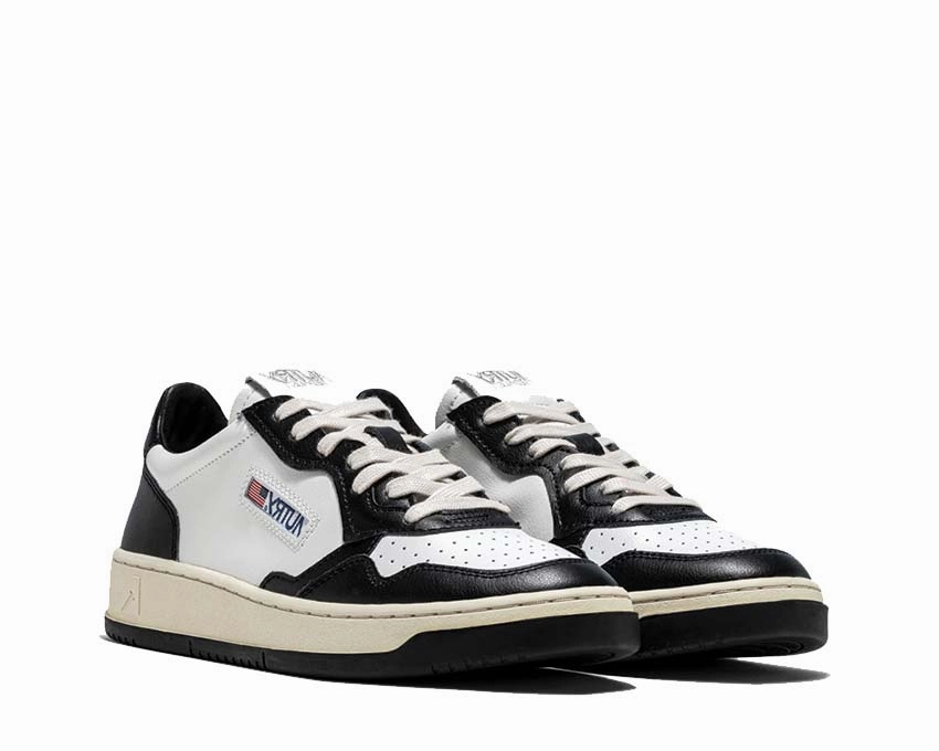 Autry Medalist Low "Panda" Supportive workout sneakers