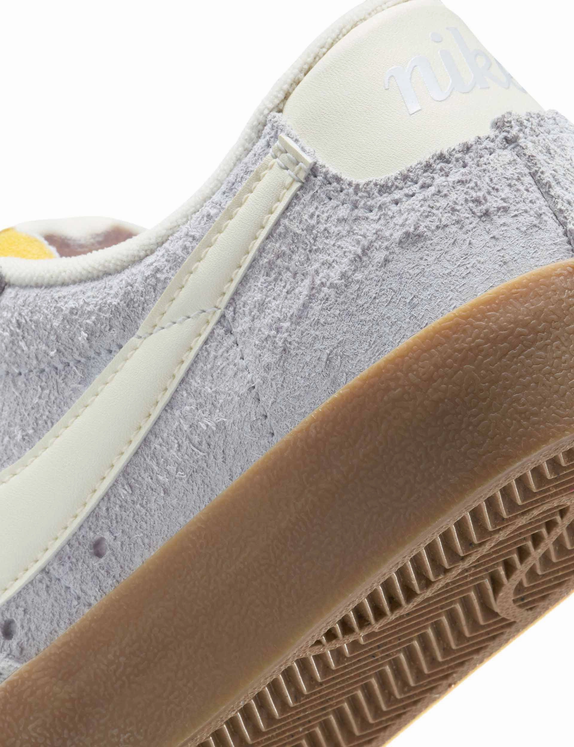 Blazer Low '77 Vintage Shoes - Football Grey/Pale Ivory/Gum Light Brown Nike women's stylish athletic footwear