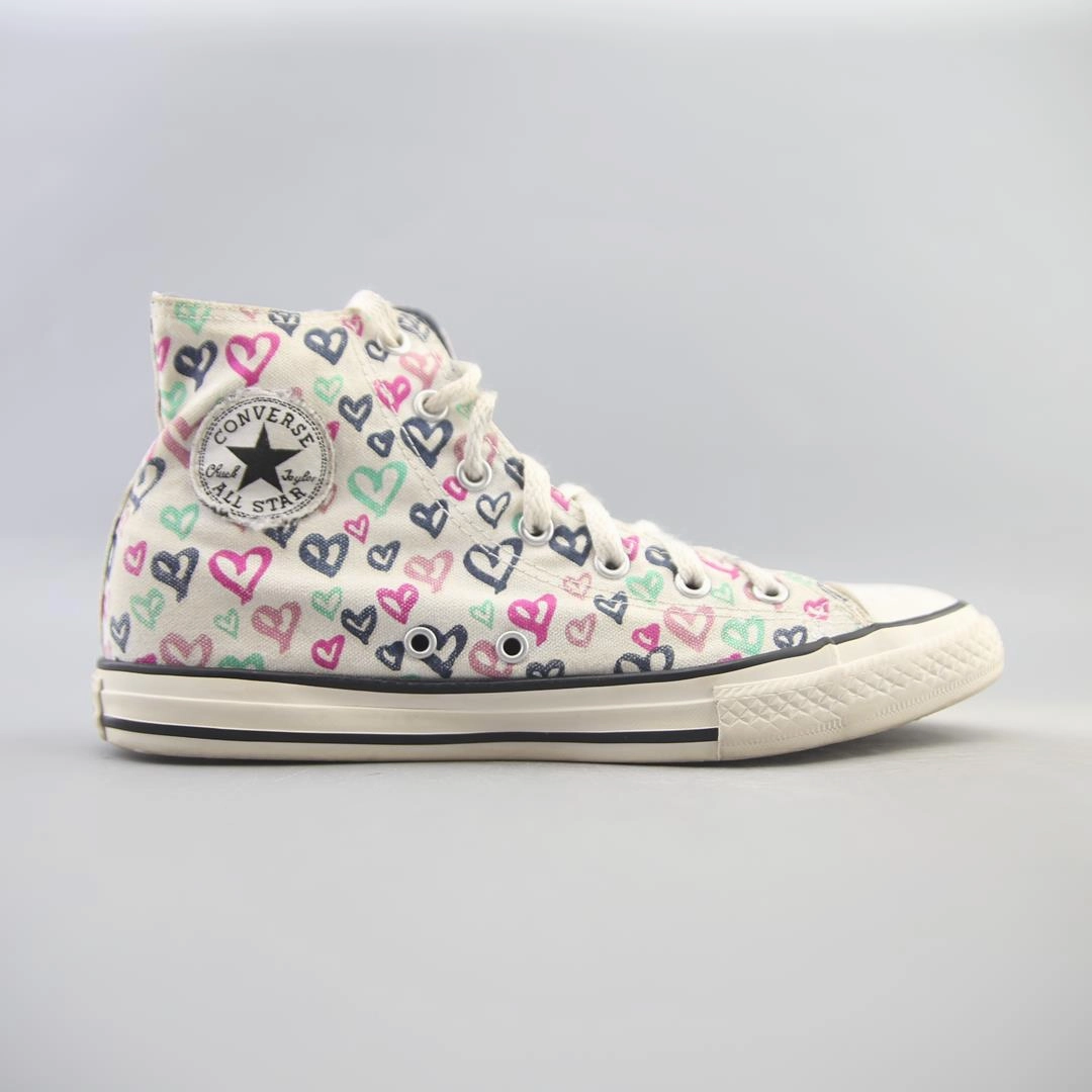 CONVERSE CHUCK TAYLOR ALL STAR CANVAS vintage Converse footwear looks