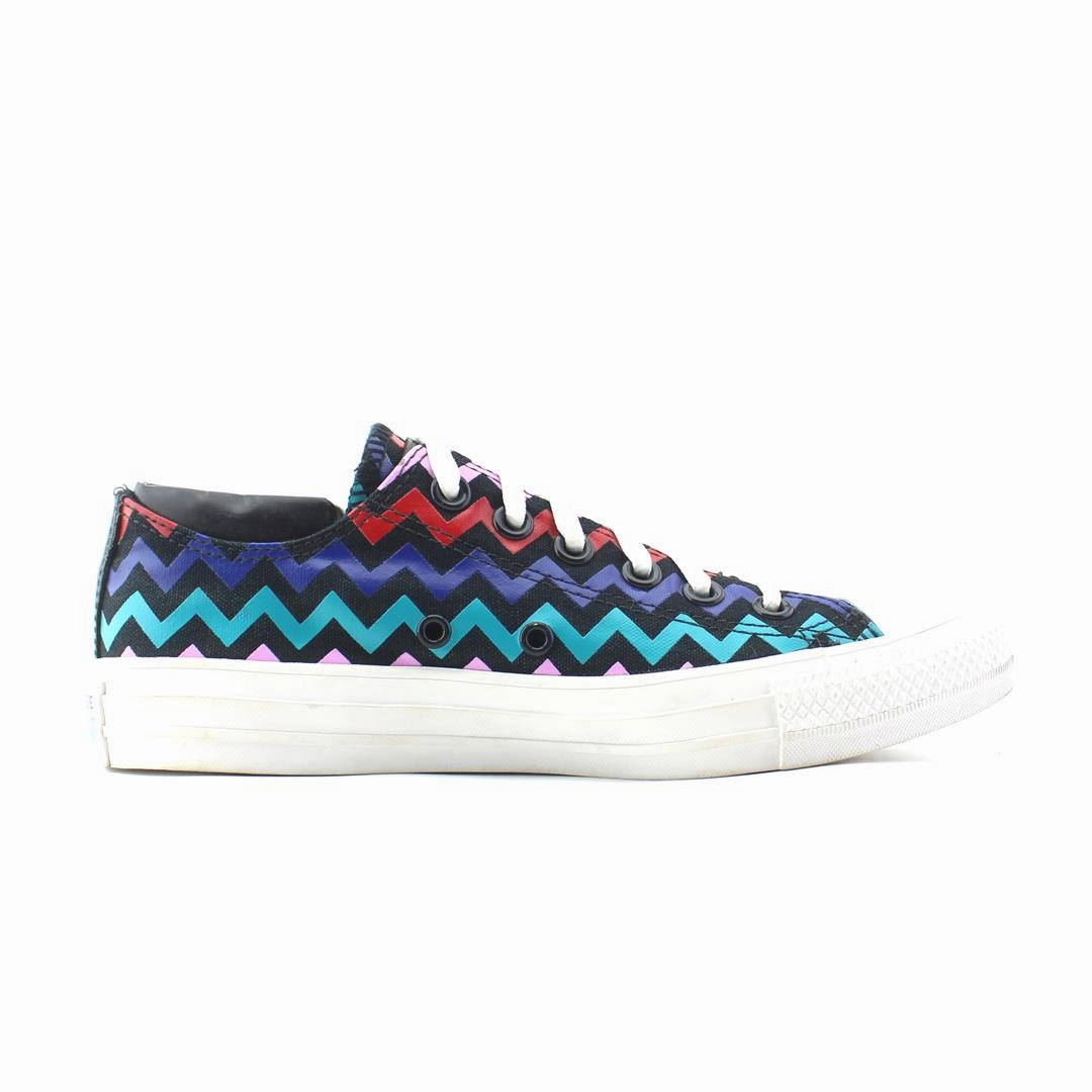 CONVERSE CHUCK TAYLOR ALL STAR CANVAS vintage Converse footwear looks