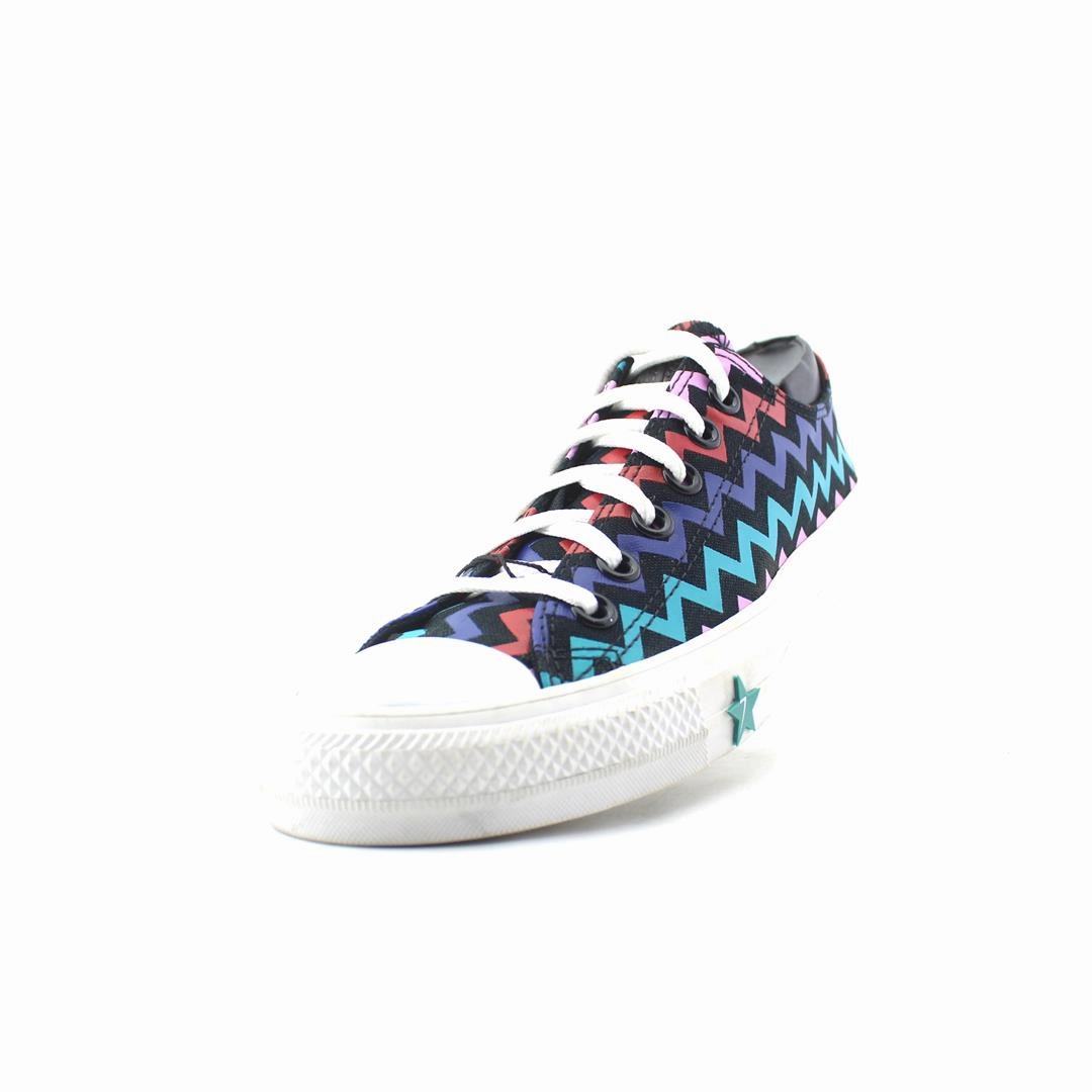 CONVERSE CHUCK TAYLOR ALL STAR CANVAS vintage Converse footwear looks