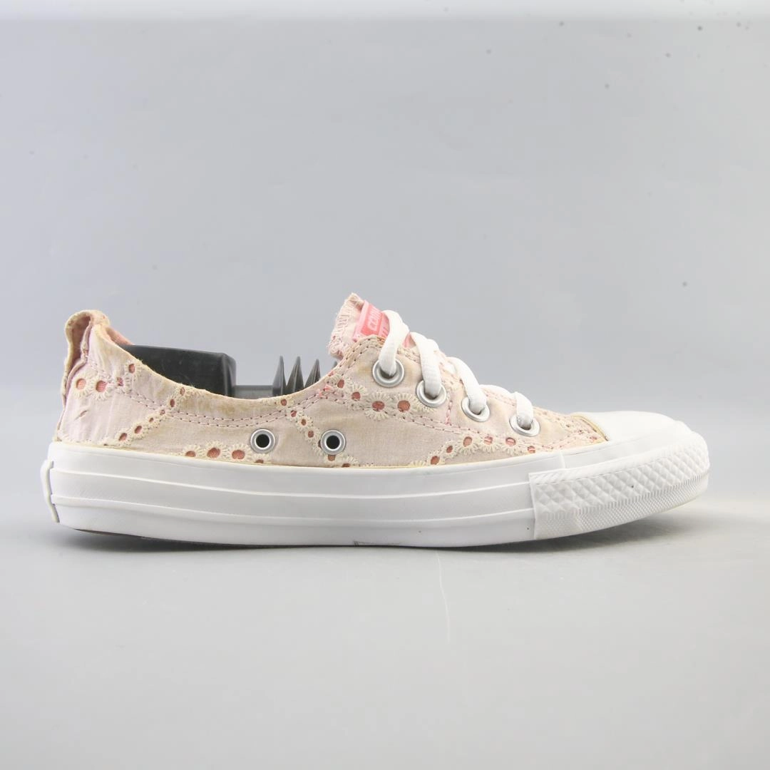 CONVERSE CHUCK TAYLOR ALL STAR vintage Converse footwear looks