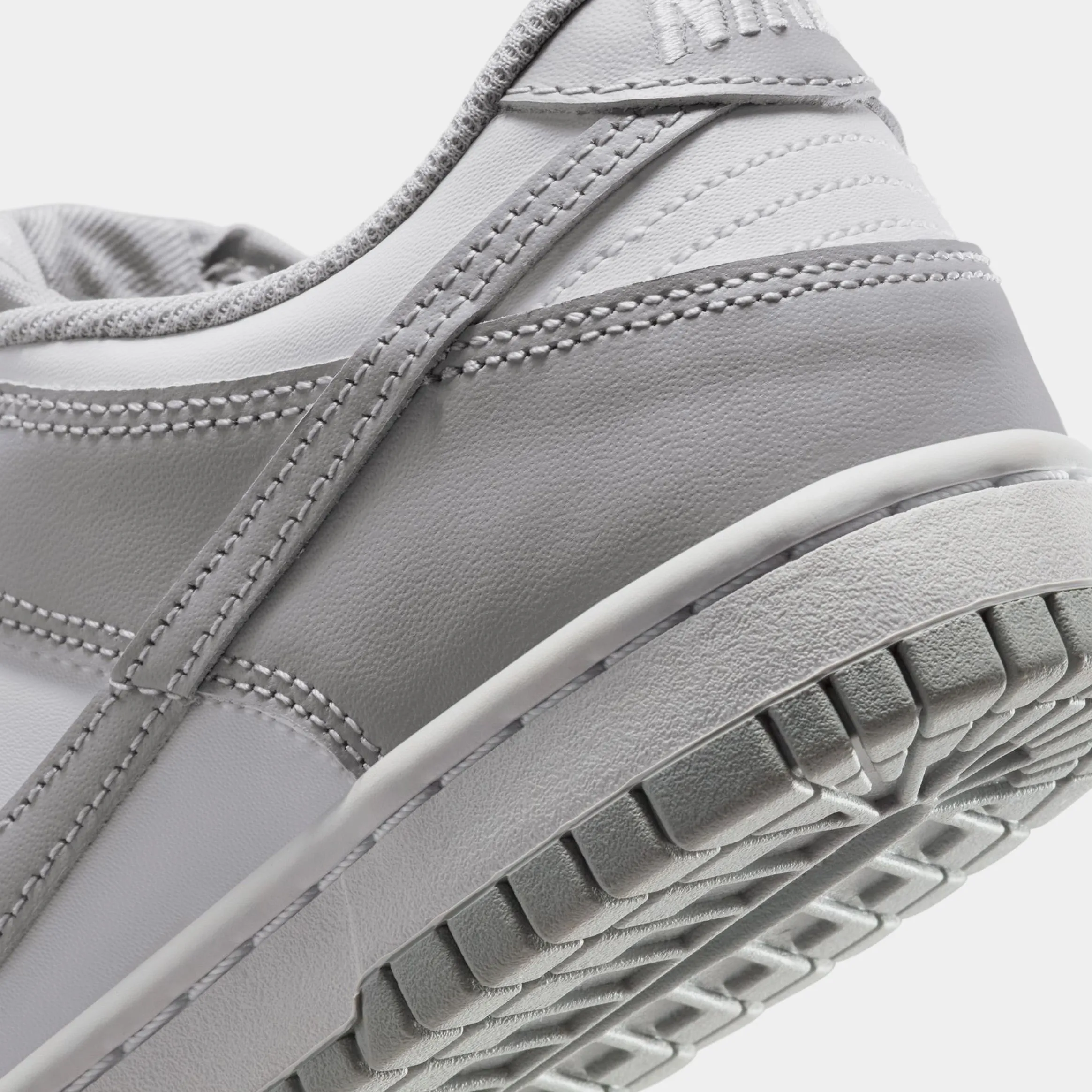 Dunk Low Grade School Basketball Shoes (White/Light Grey/White) Dunk collection