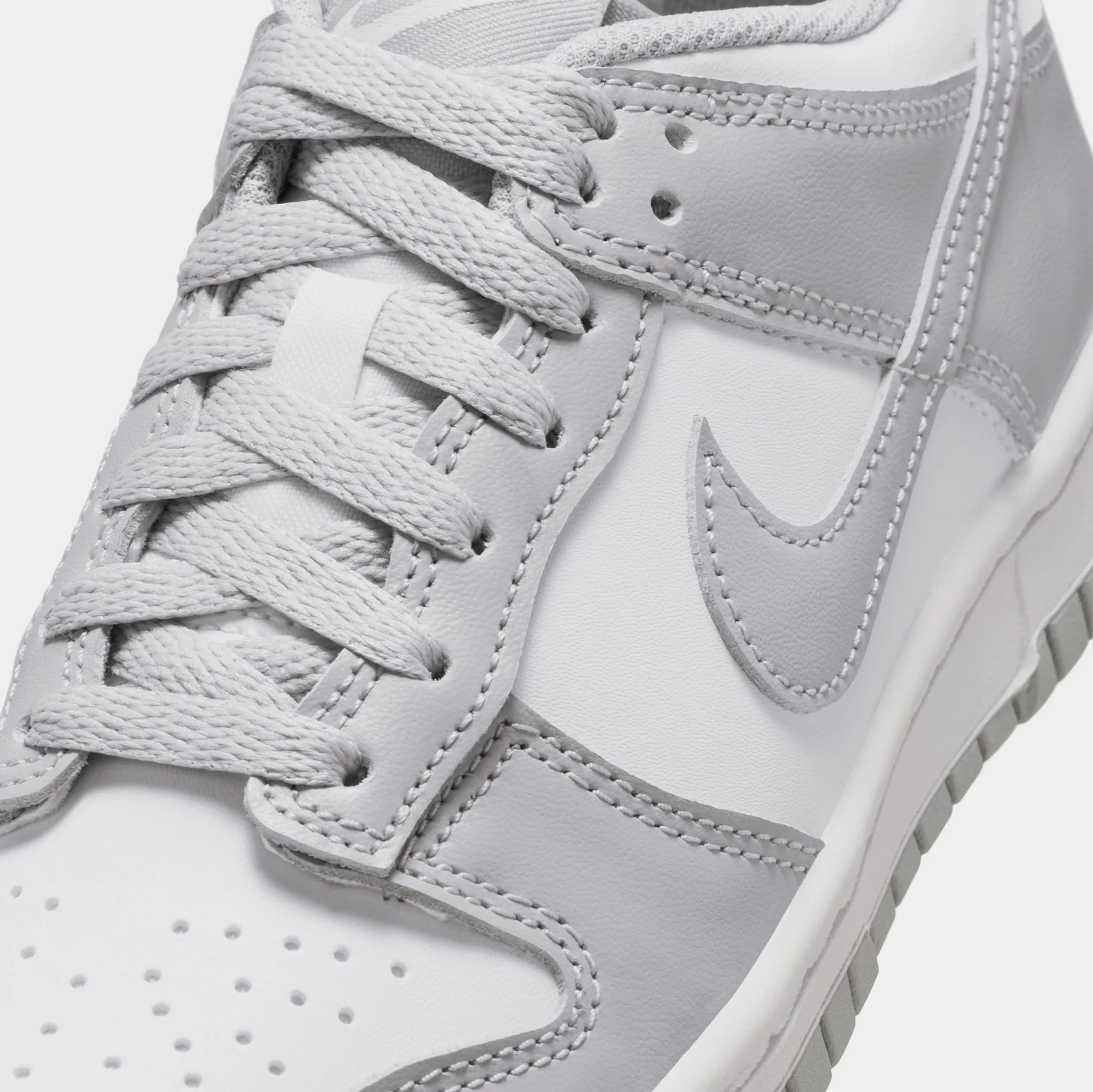 Dunk Low Grade School Basketball Shoes (White/Light Grey/White) Dunk collection