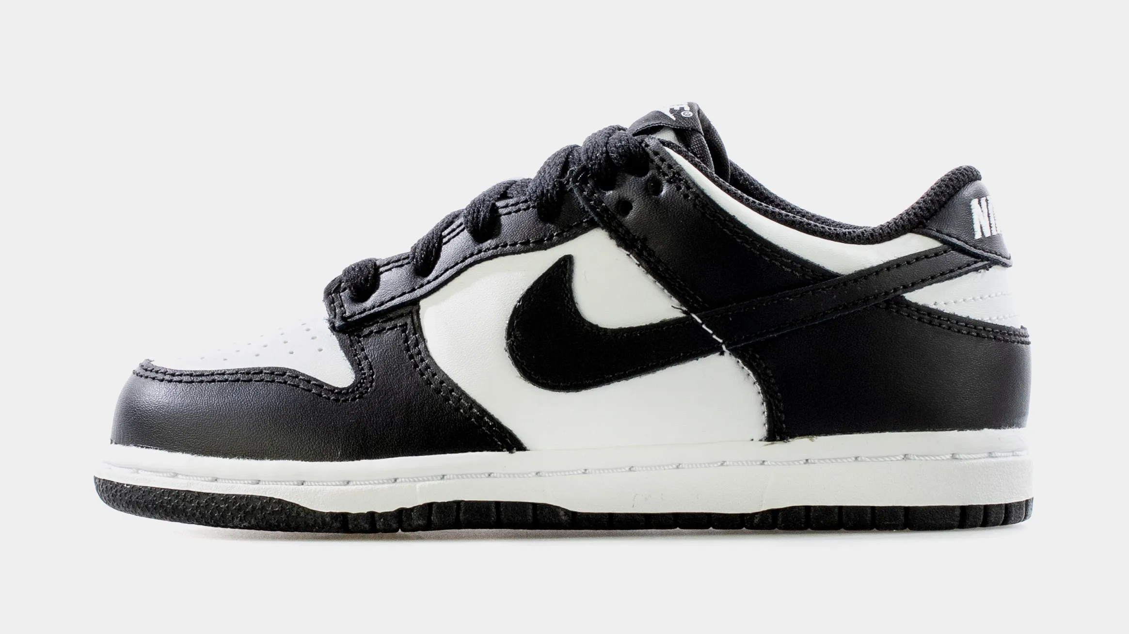 Dunk Low Retro Preschool Lifestyle Shoes (White/Black) Dunk collection