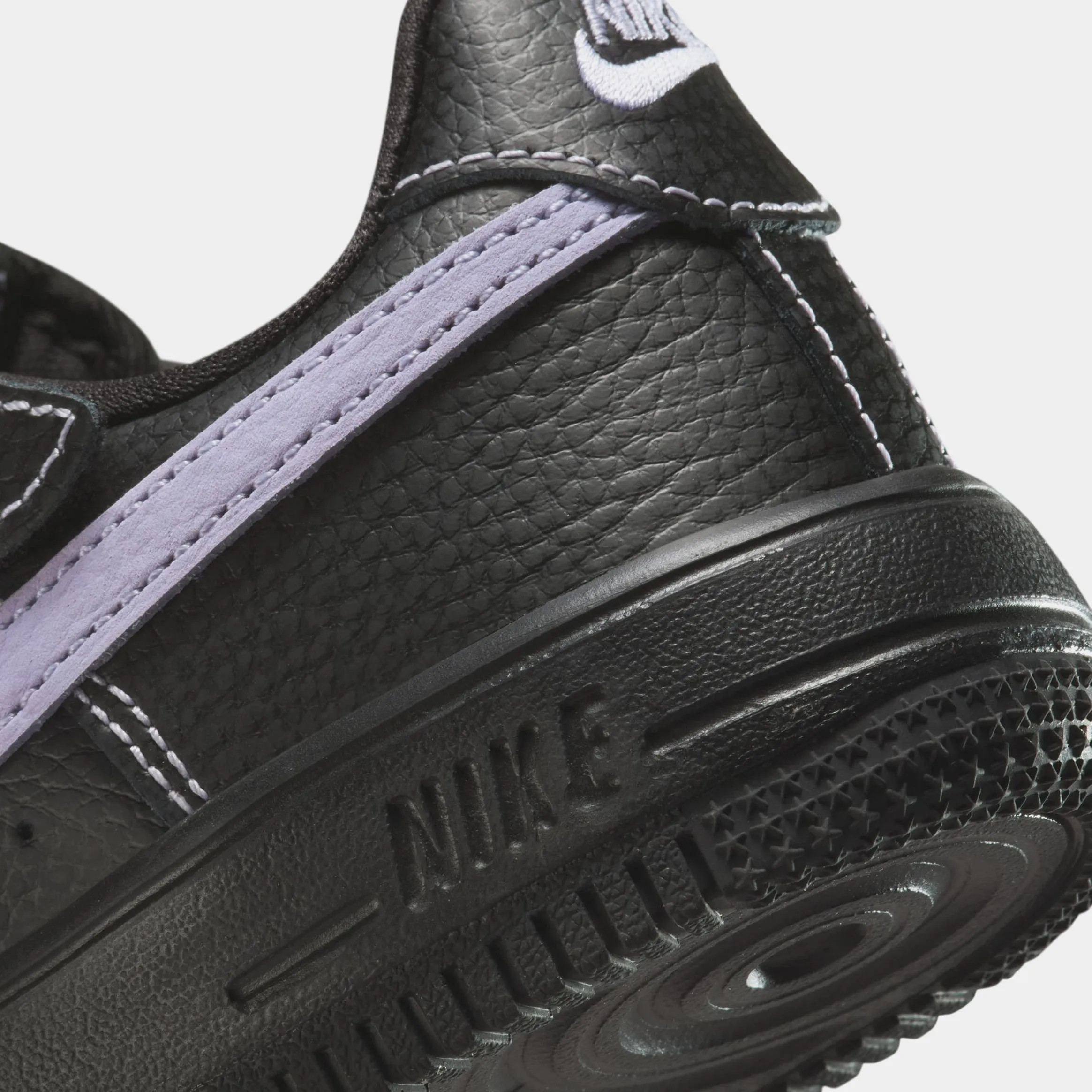 Force 1 Low Easy On Preschool Lifestyle Shoes (Black/Hydrangeas) Nike Max 95 versions