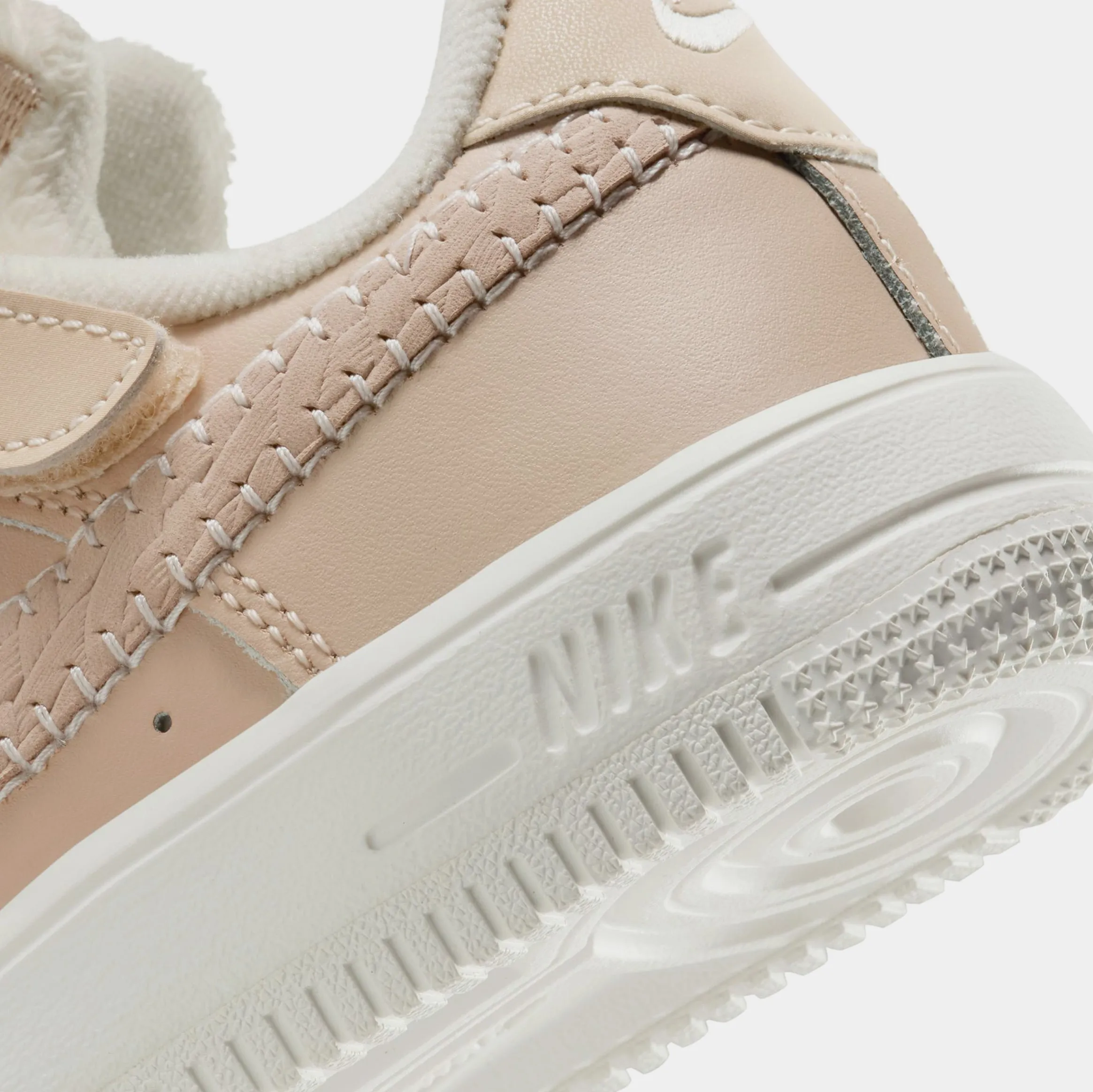 Force 1 Low SE EasyOn Preschool Lifestyle Shoes (Sanddrift/Sail/Dark Raisin/Pale Ivory) Nike Max 95 versions