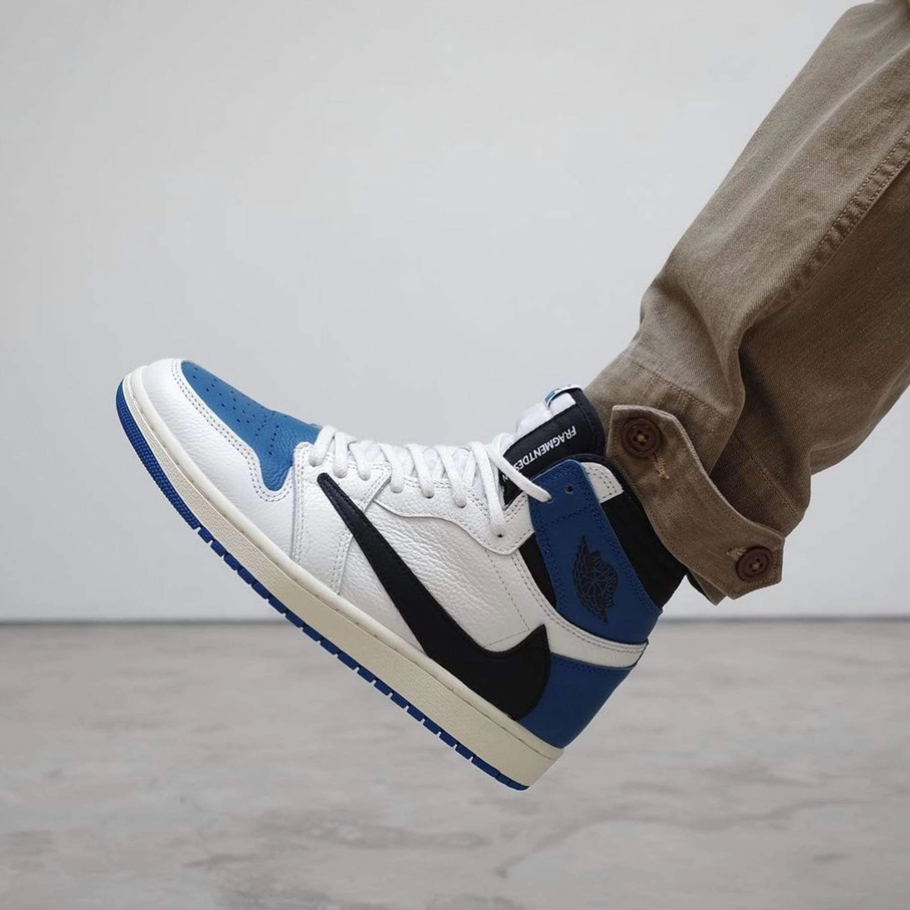 Fragment Design x Travis Scott x Air Jordan 1 Retro High Air Jordan 1 vintage style sneakers