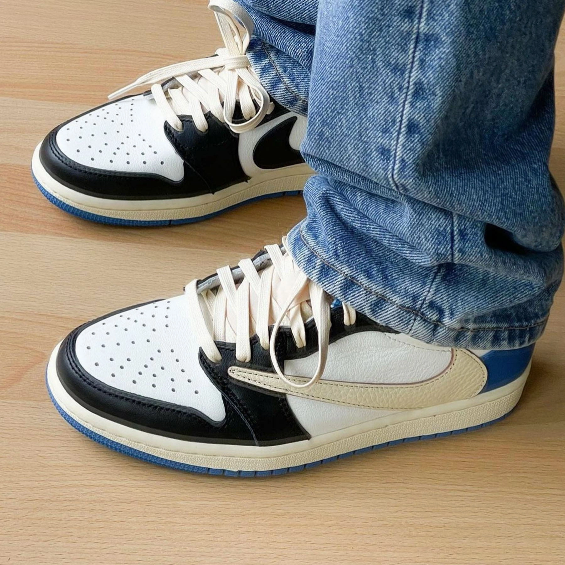 Fragment Design x Travis Scott x Air Jordan 1 Retro Low Air Jordan 1 Low lifestyle shoes