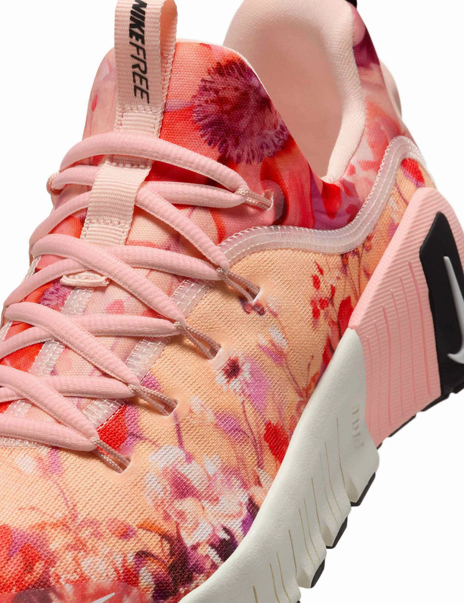 Free Metcon 6 AMP Shoes - Washed Coral/Black/Sail Nike women's stylish athletic footwear