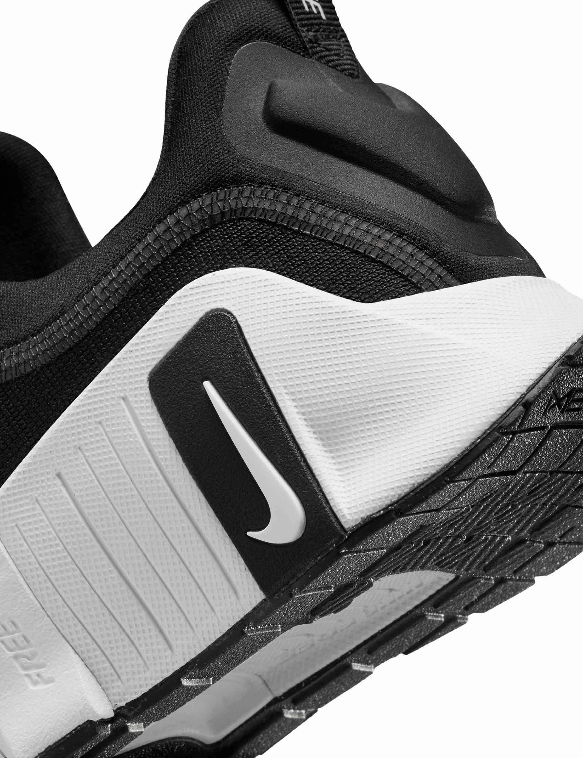 Free Metcon 6 Shoes - Black/White Nike women's stylish athletic footwear