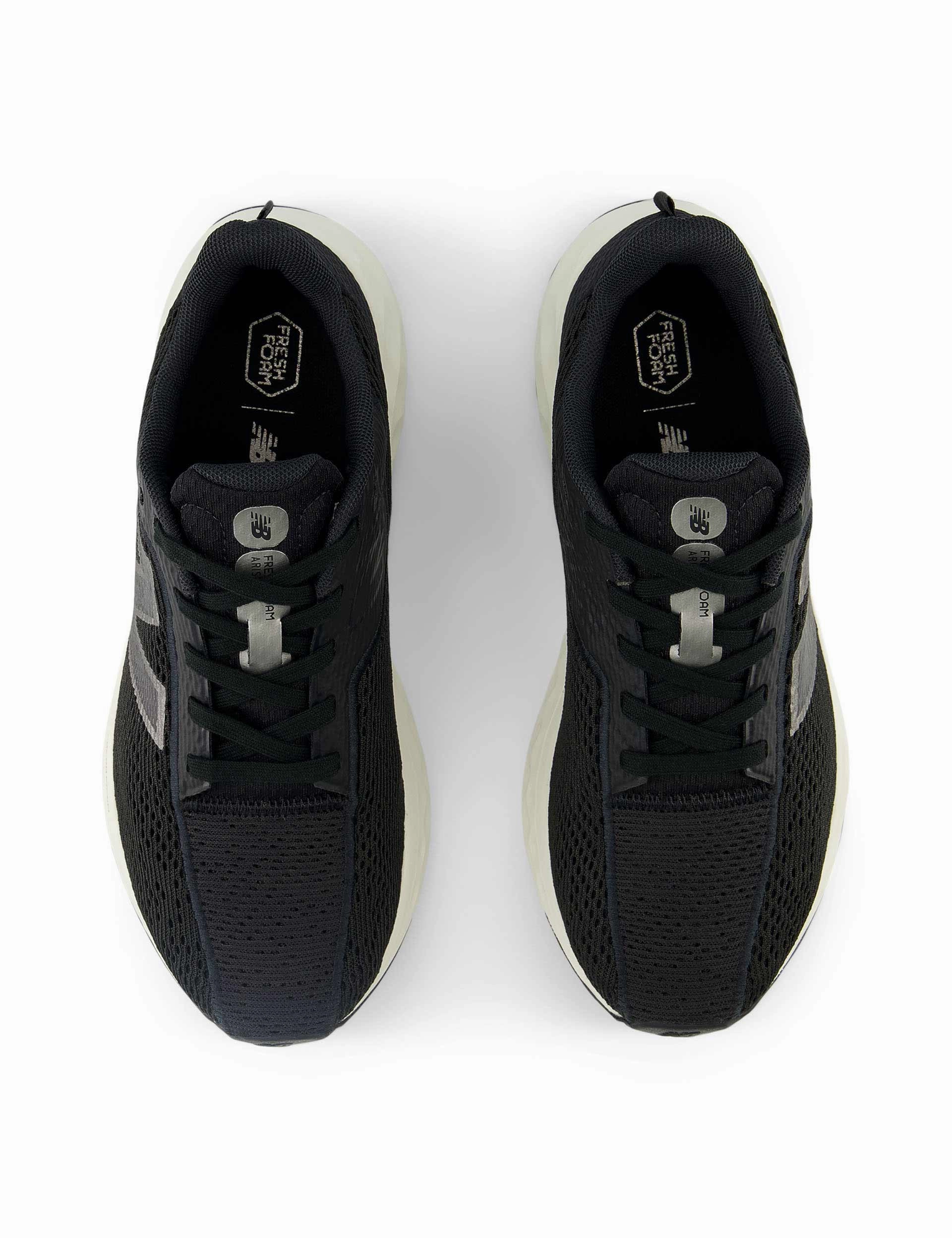 Fresh Foam Arishi v4 - Black/Black New Balance women's athletic footwear