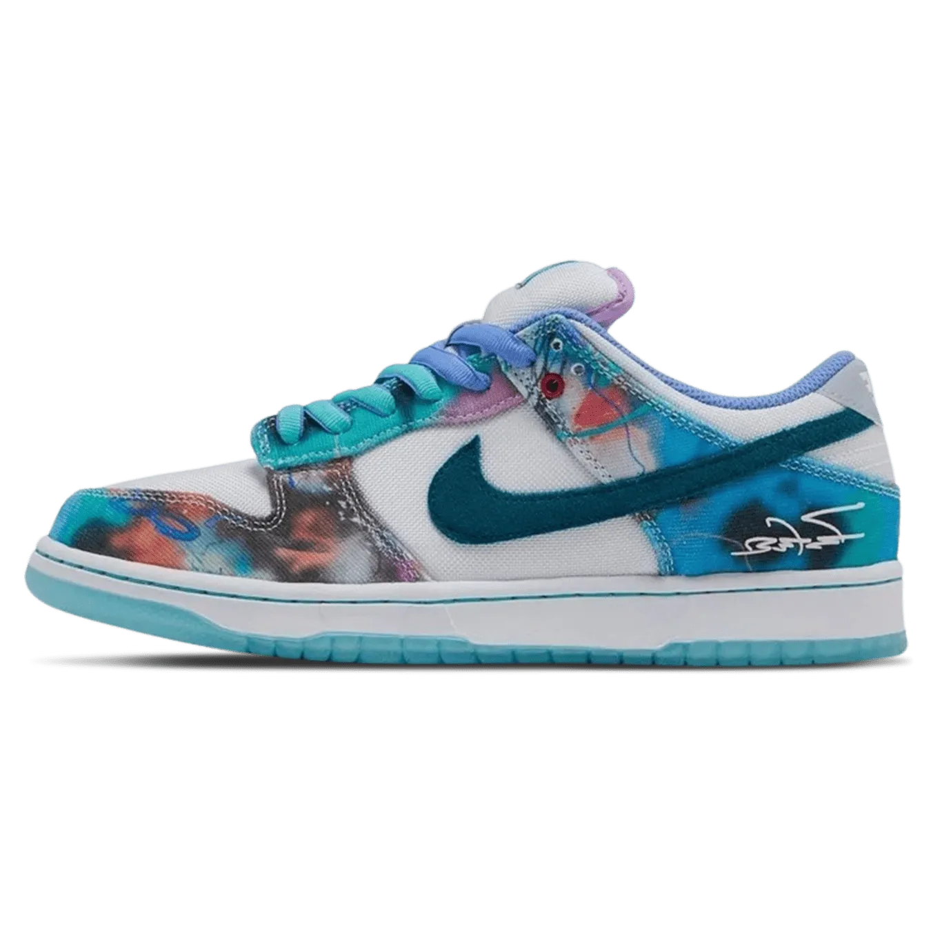 Futura Laboratories x Nike Dunk SB Low 'Bleached Aqua' Nike Dunk casual shoes with iconic low-top shape
