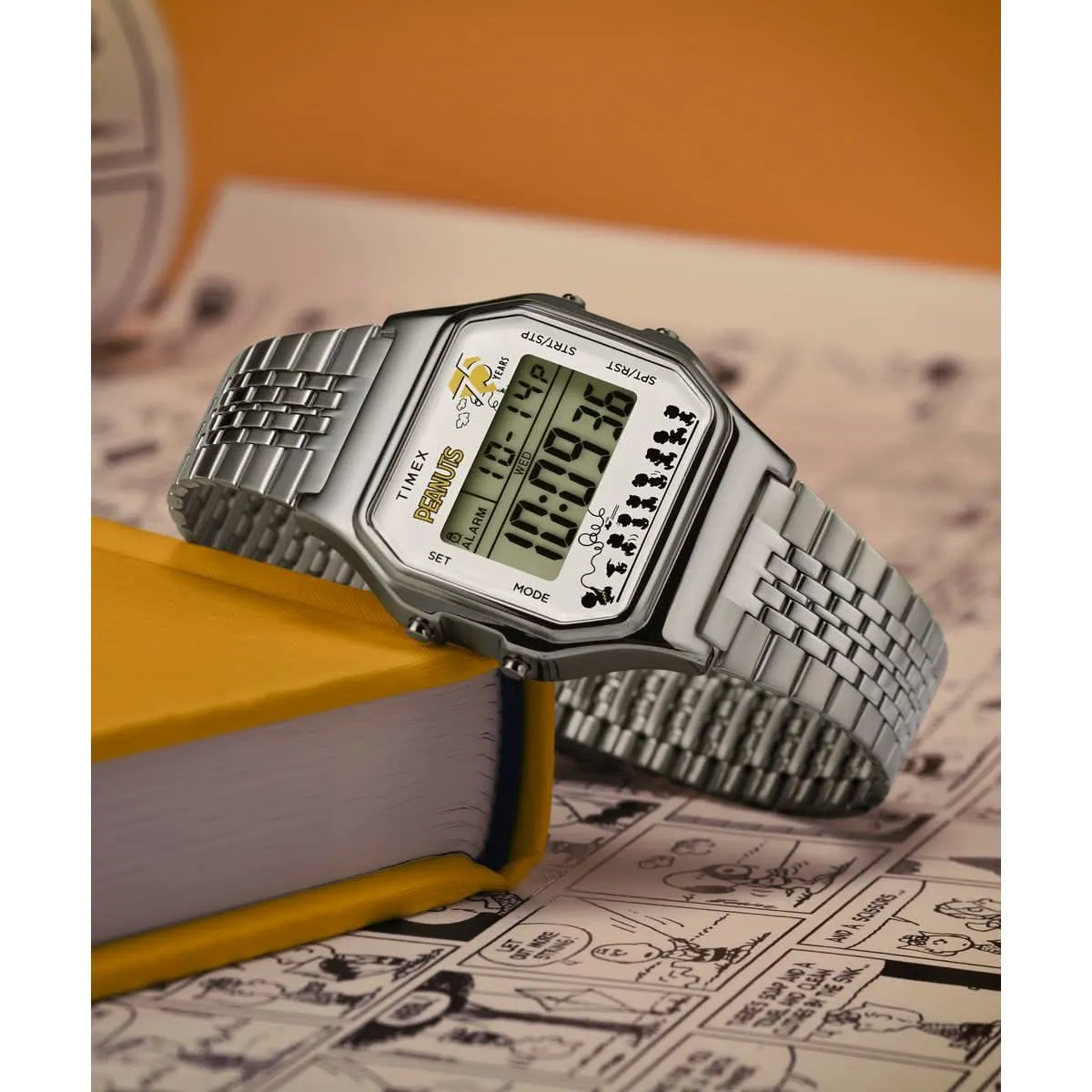 Gents Peanuts Timex 80 Silver Tone Watch TW2Y20000
