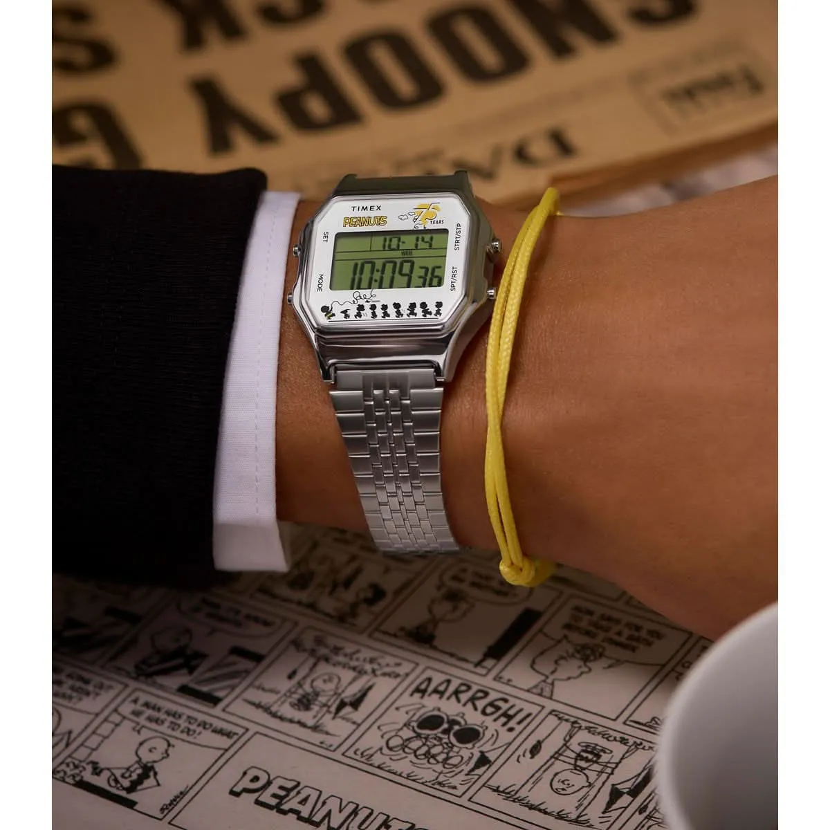 Gents Peanuts Timex 80 Silver Tone Watch TW2Y20000