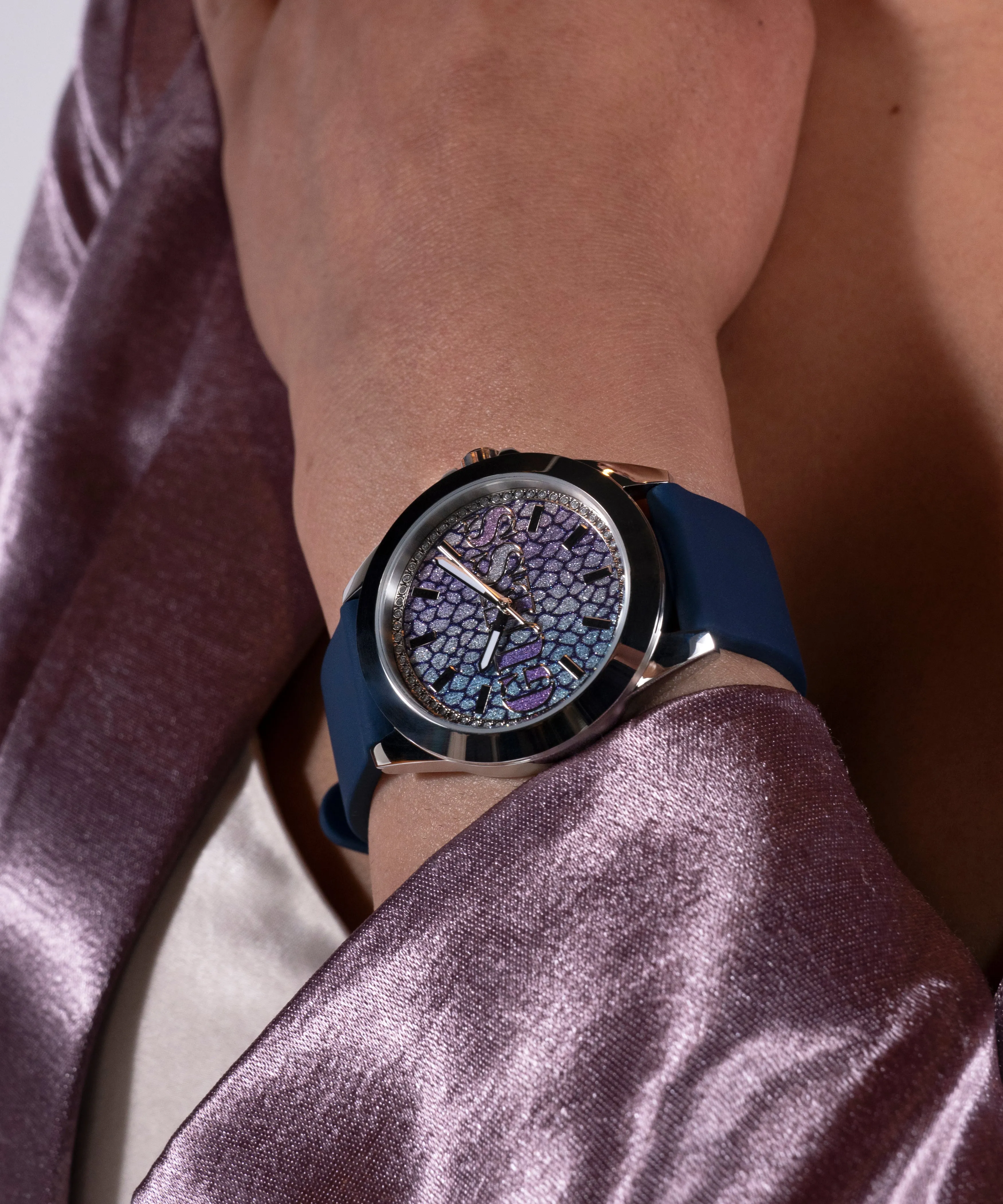 Guess Womens/Mens Silver Watches GUESS Ladies Blue Silver Tone Analog Watch