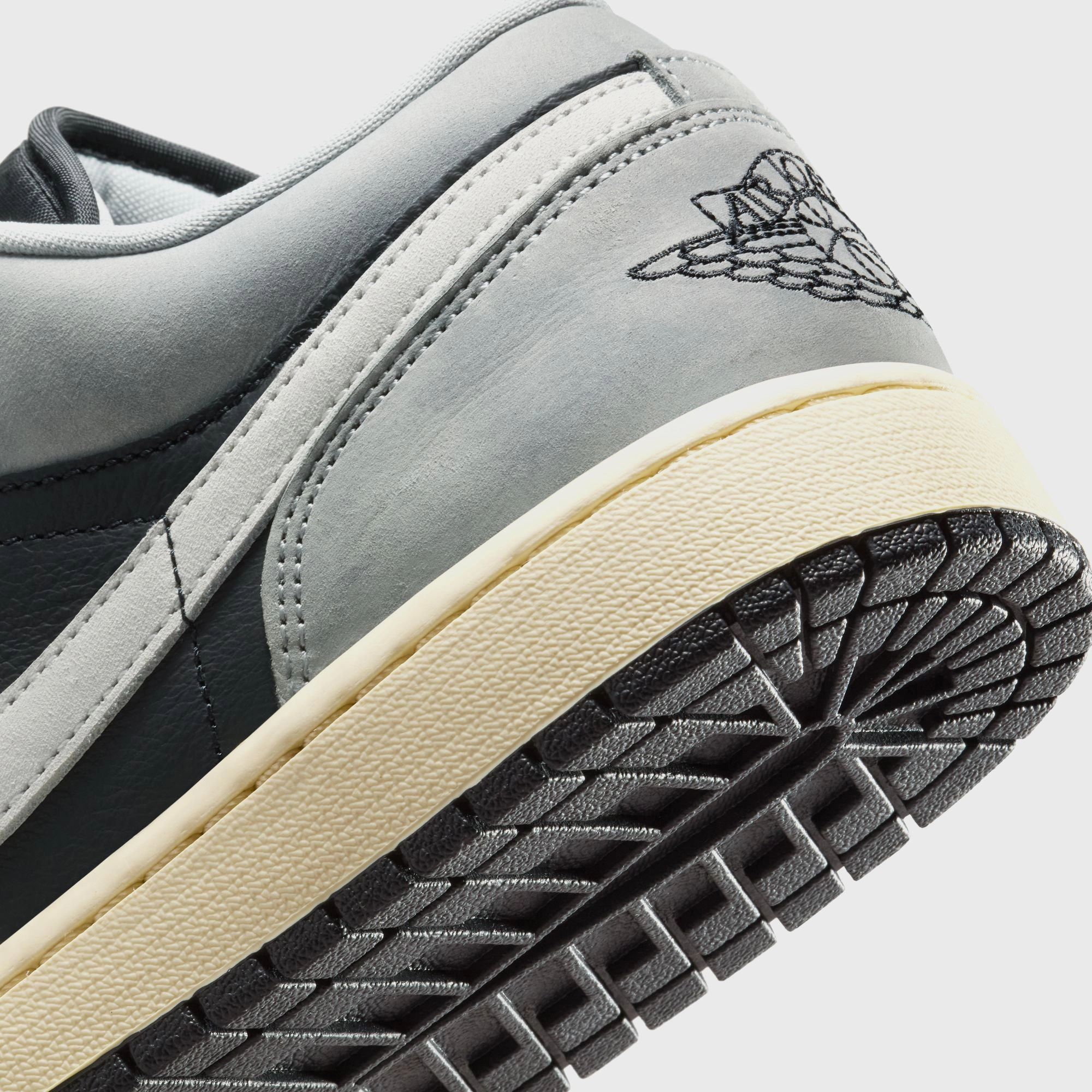 Jordan Air Jordan 1 Low SE - Light Smoke Grey / Black / Sail All-day streetwear kicks