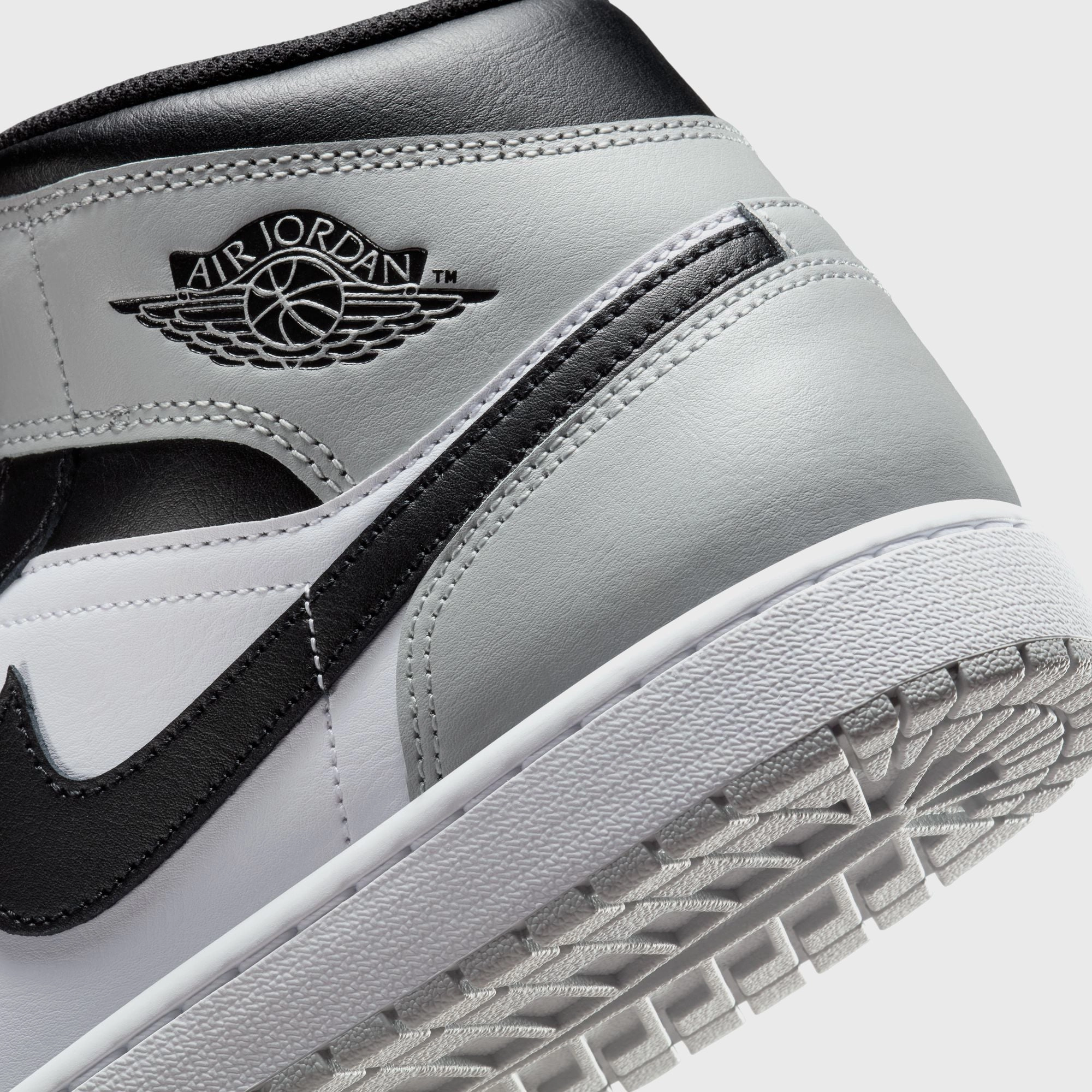 Jordan Air Jordan 1 Mid - White / Black / Light Smoke Grey All-day streetwear kicks